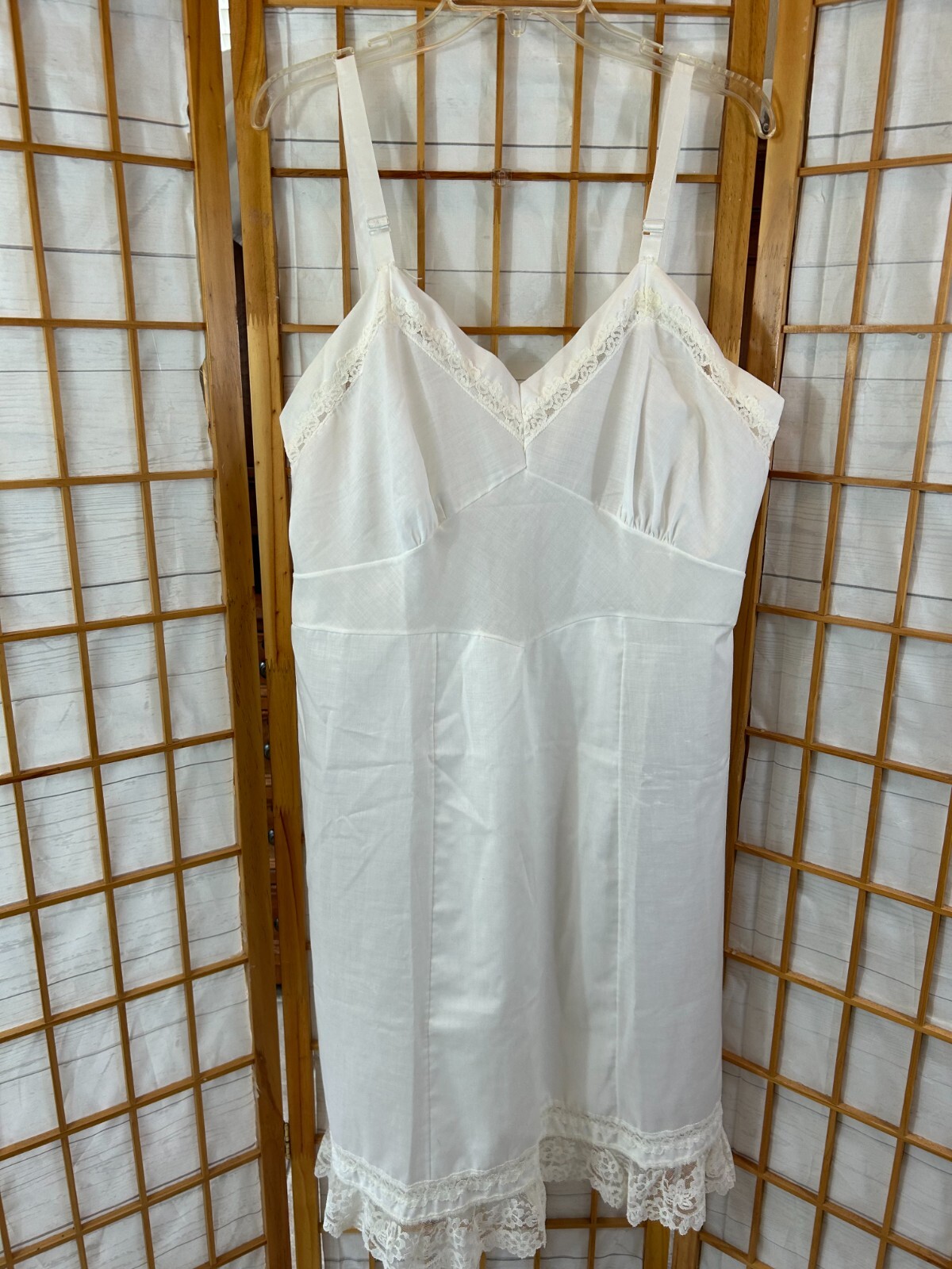 VTG Full Slip sz 40 White Polyester Permanent Press Lace Trim Adjustable Strap