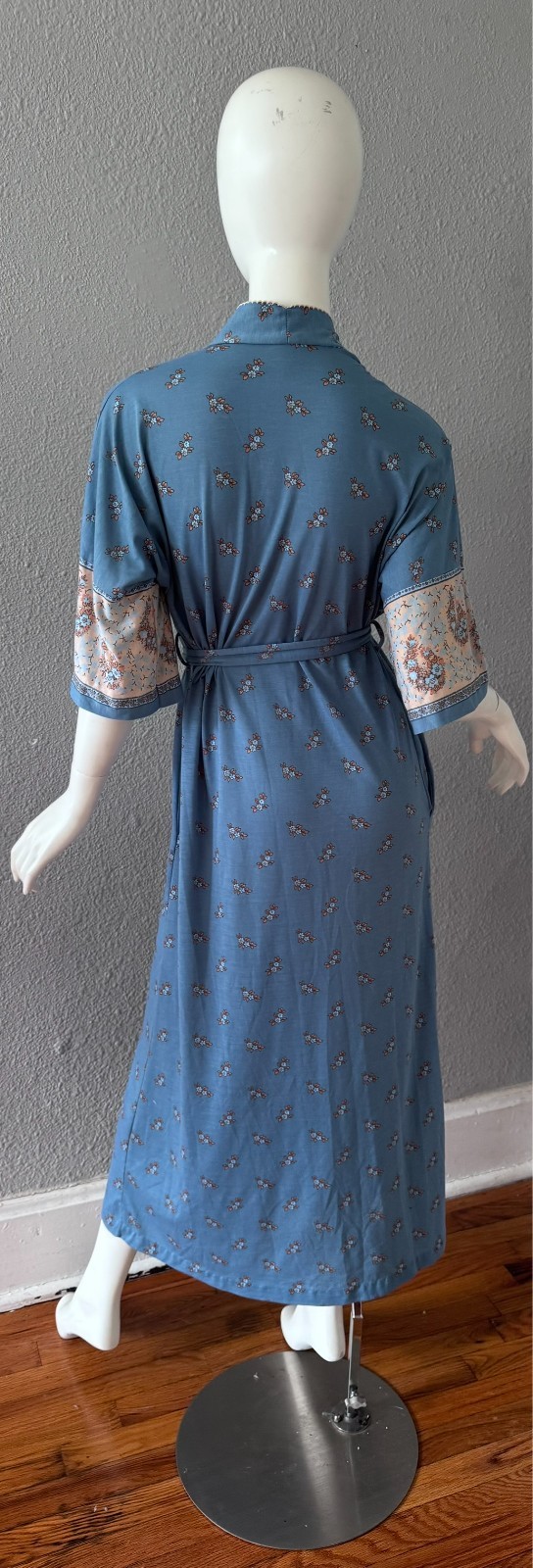 Vintage 70s Paisley TRES BELLE Dolman Sleeve Kimono Robe S