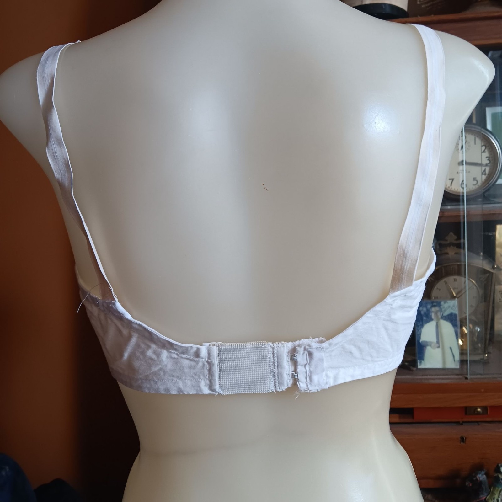 Rockabilly Bra 34C Vintage White Lace MCM With Adjustable Straps & Hook Closure