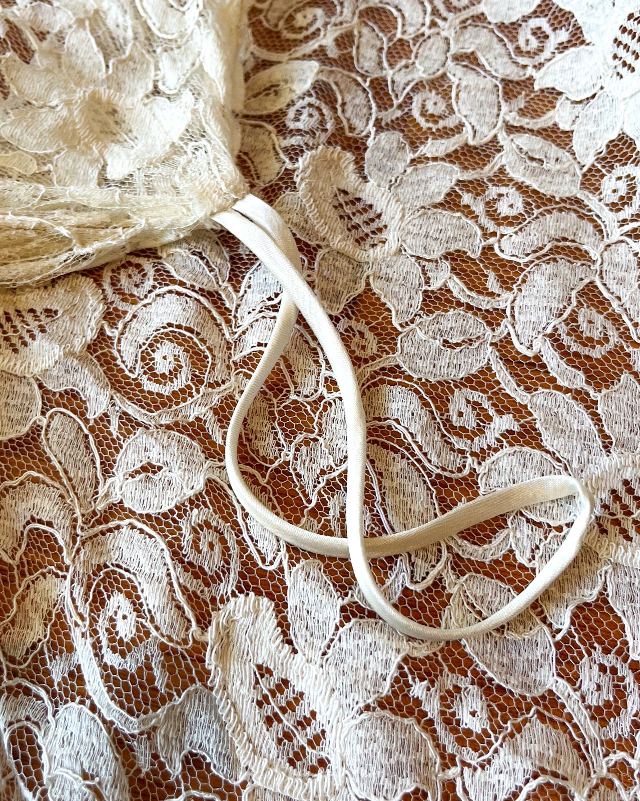 Rare 1930s Sheer Chantilly Lace Wedding Dress Gown – Long Catherdral 2.5m Train