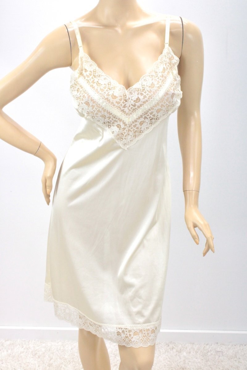 Vintage Full Slip size 38 Creamy Soft Nylon Beautiful Wide Lace at Bust
