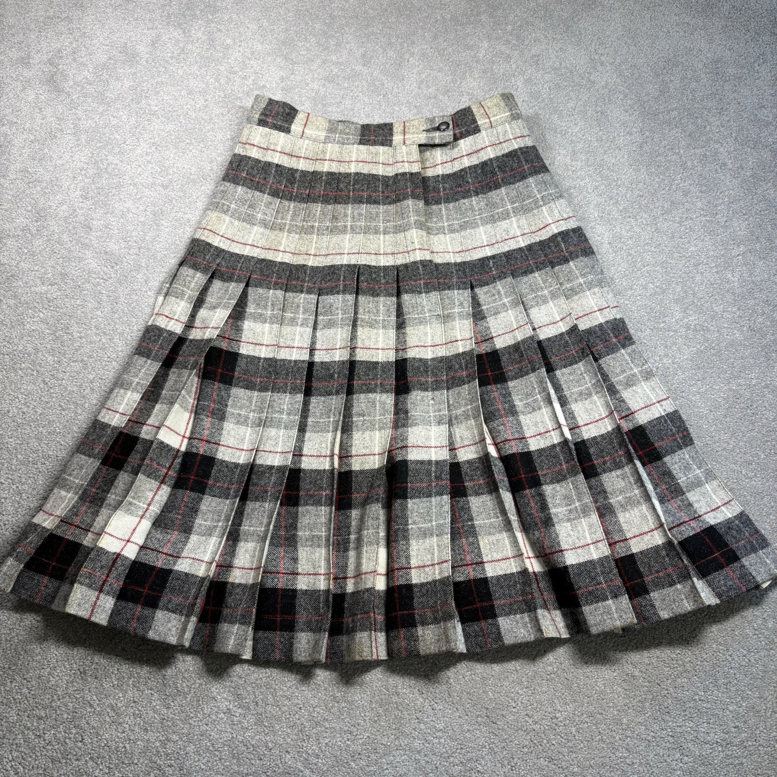 1950s Wool Plaid Skirt Falcon Zipper Black Gray Nu Avalon Canada 24” Waist