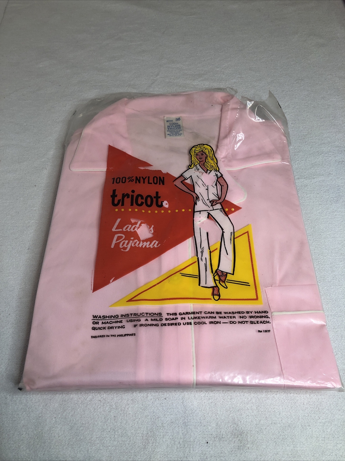 Vintage Unlabeled 100% Nylon Tricut Ladies Pajamas RN: 15577 Size: 36