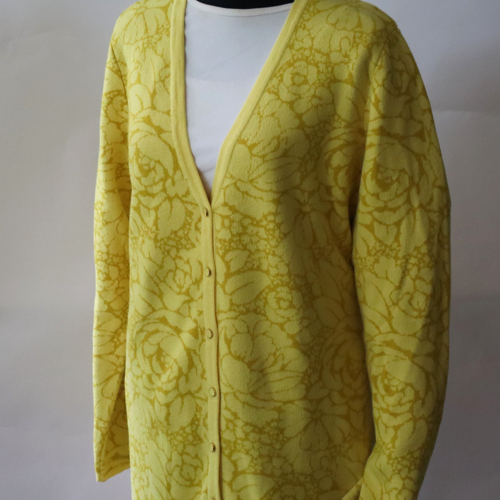 Vintage Women’s Cardigan Sweater V Neck Yellow Tone on Tone Floral Sz Lg/XL