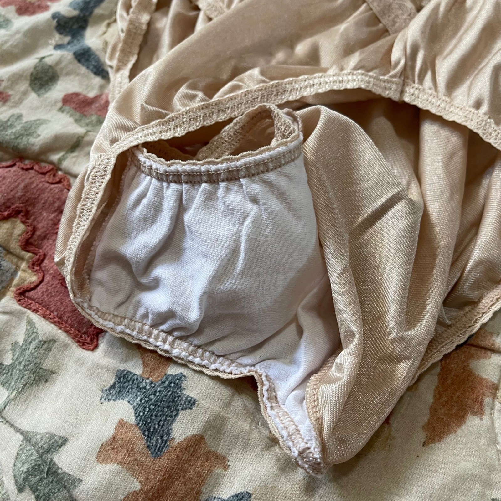 VTG Hanes Sheer Panties Shiny Nylon Gusset Lace 10 Granny 15763 nude tan skin