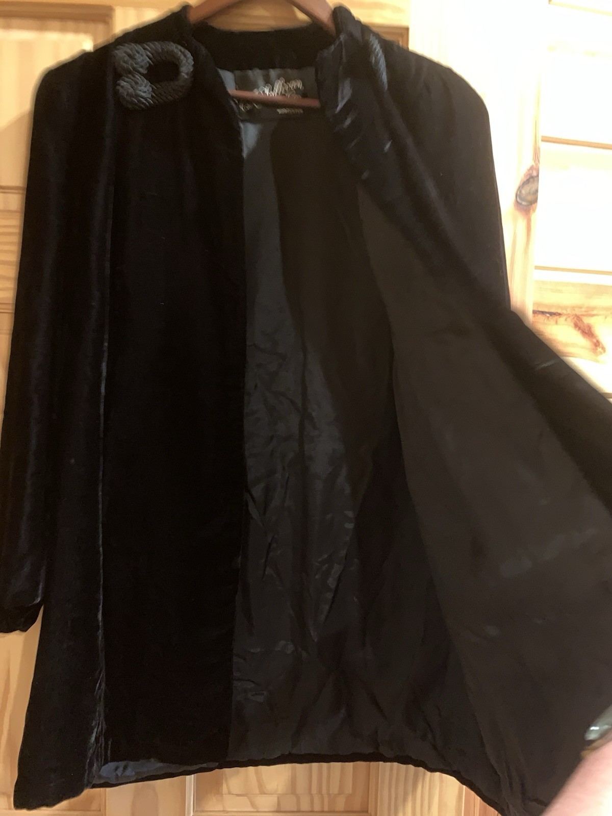 Vintage 1940s Black Velvet Opera Cape Size L/XL EA Sullivan & Co Worcester Mass