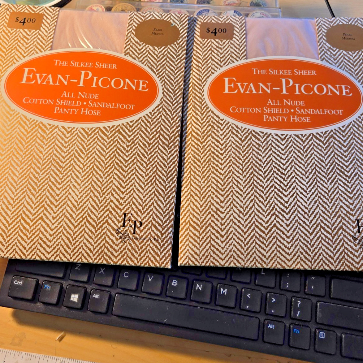 Evan Picone Silkee Sheer Pantyhose Pearl Nude Cotton Shield Sandalfoot Med 1990s