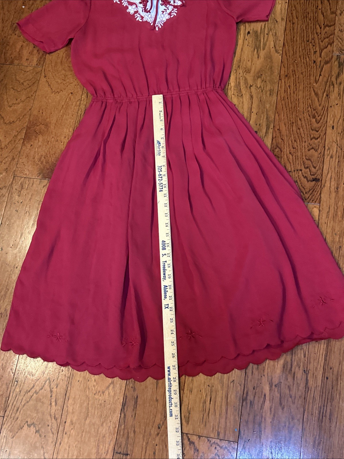 Vintage Women’s Dark Red Elastic Waist Shirt Sleeve Dress Embroidered Flowers