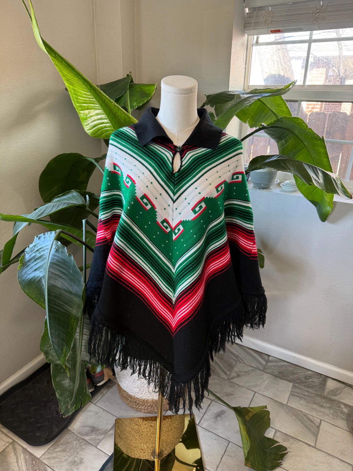 Vintage 1970s Geometric Fringed Poncho – OSFM – Boho Western Vibes
