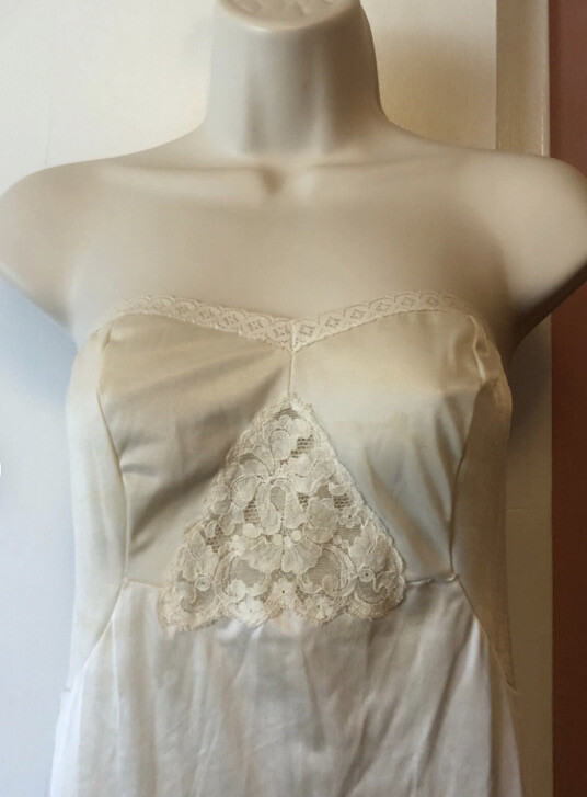 Vtg Lace Sears Doesn’t Slip 34 Beige Nylon Strapless Dress Lingerie Anti Cling