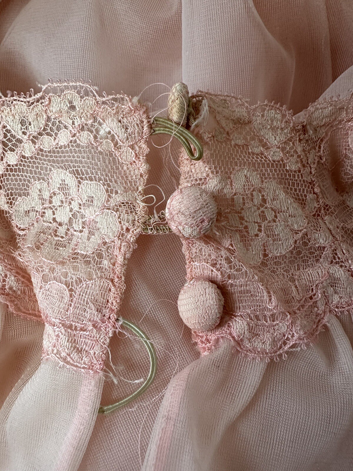 1960’s Womens Sheer Pink Nylon Lace Chiffon Robe