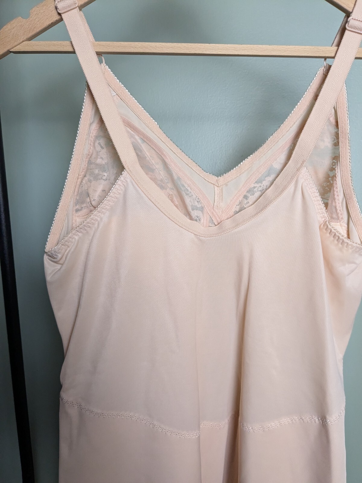 Lace Shapewear Pale Pink/Beige Undergarment