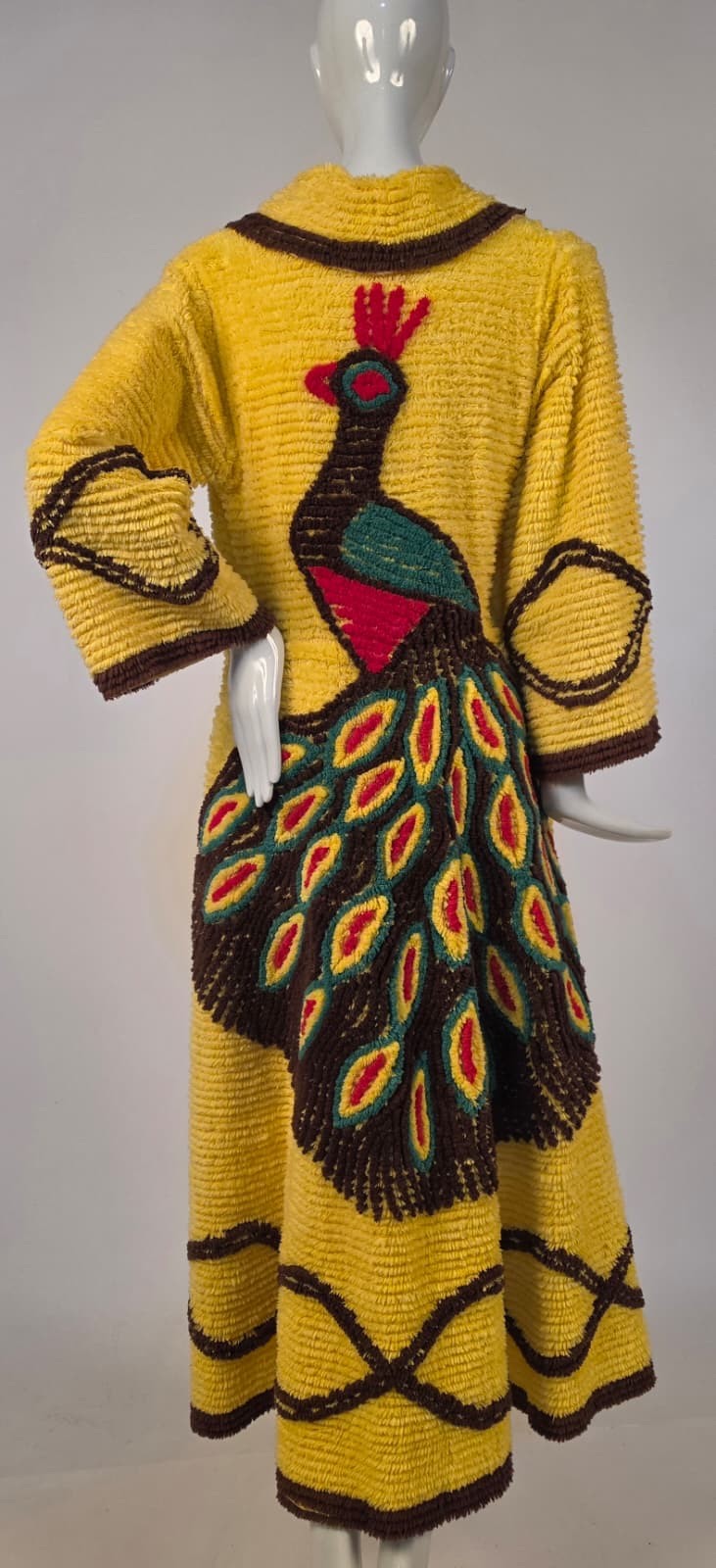 VINTAGE 1940’S YELLOW COTTON CHENILLE ROBE W COLORFUL PEACOCK BACK