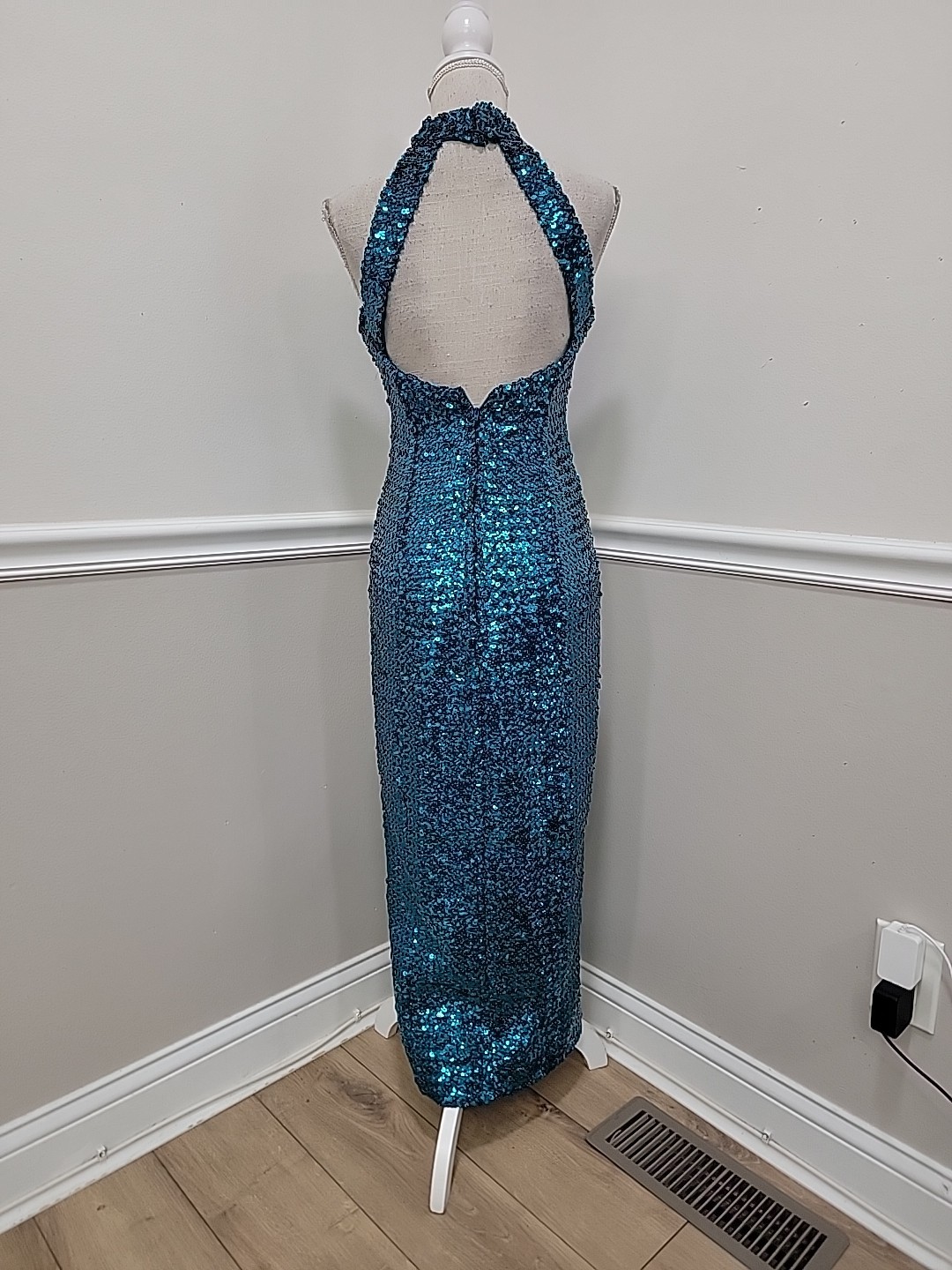 80s Turquoise Sequin Halterneck Evening Gown/Figure-Hugging Maxi Dress/ Cocktail
