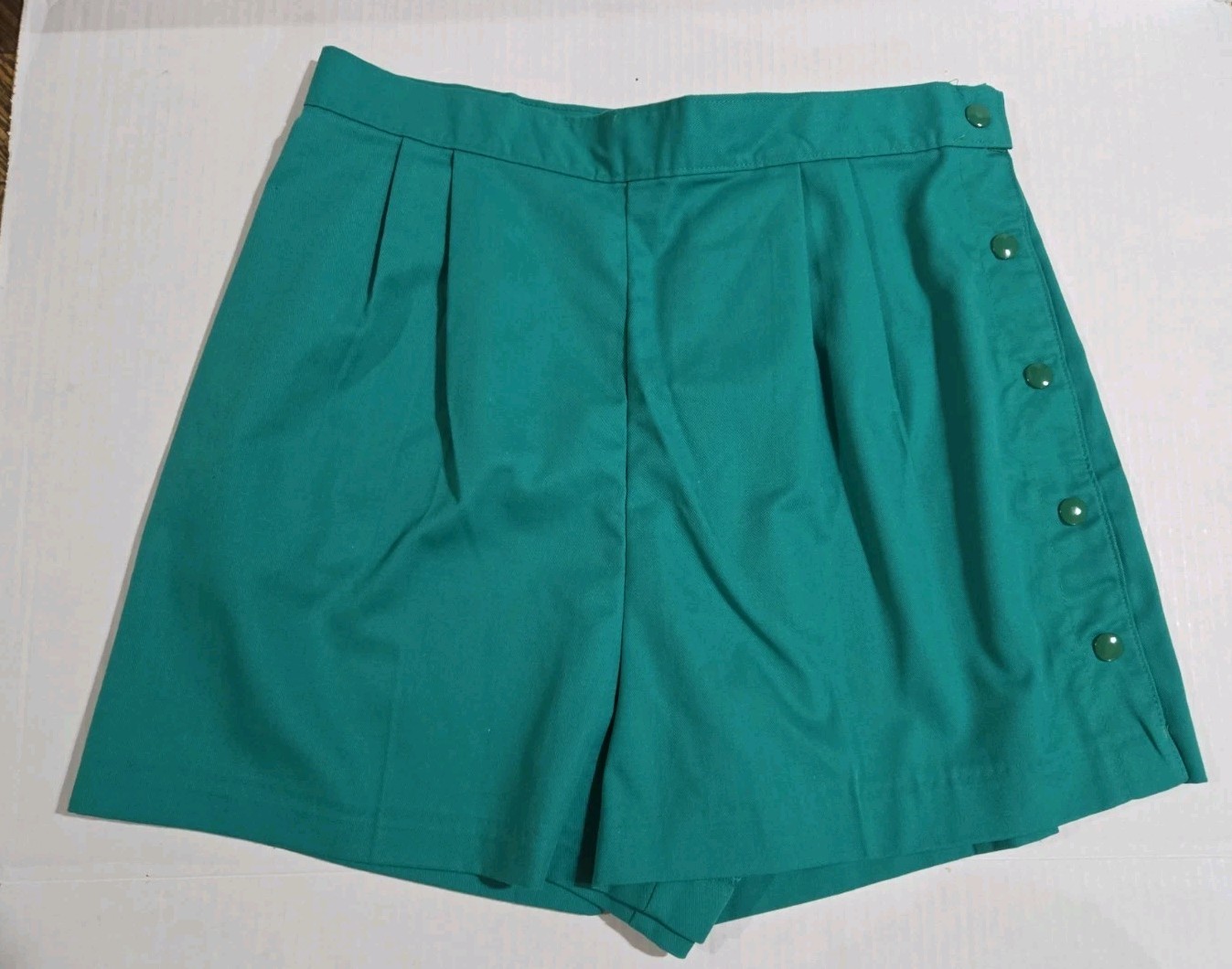 Vintage Cheryl Tiegs Shorts High Waist Pleated Side Snaps Size 16 NOS