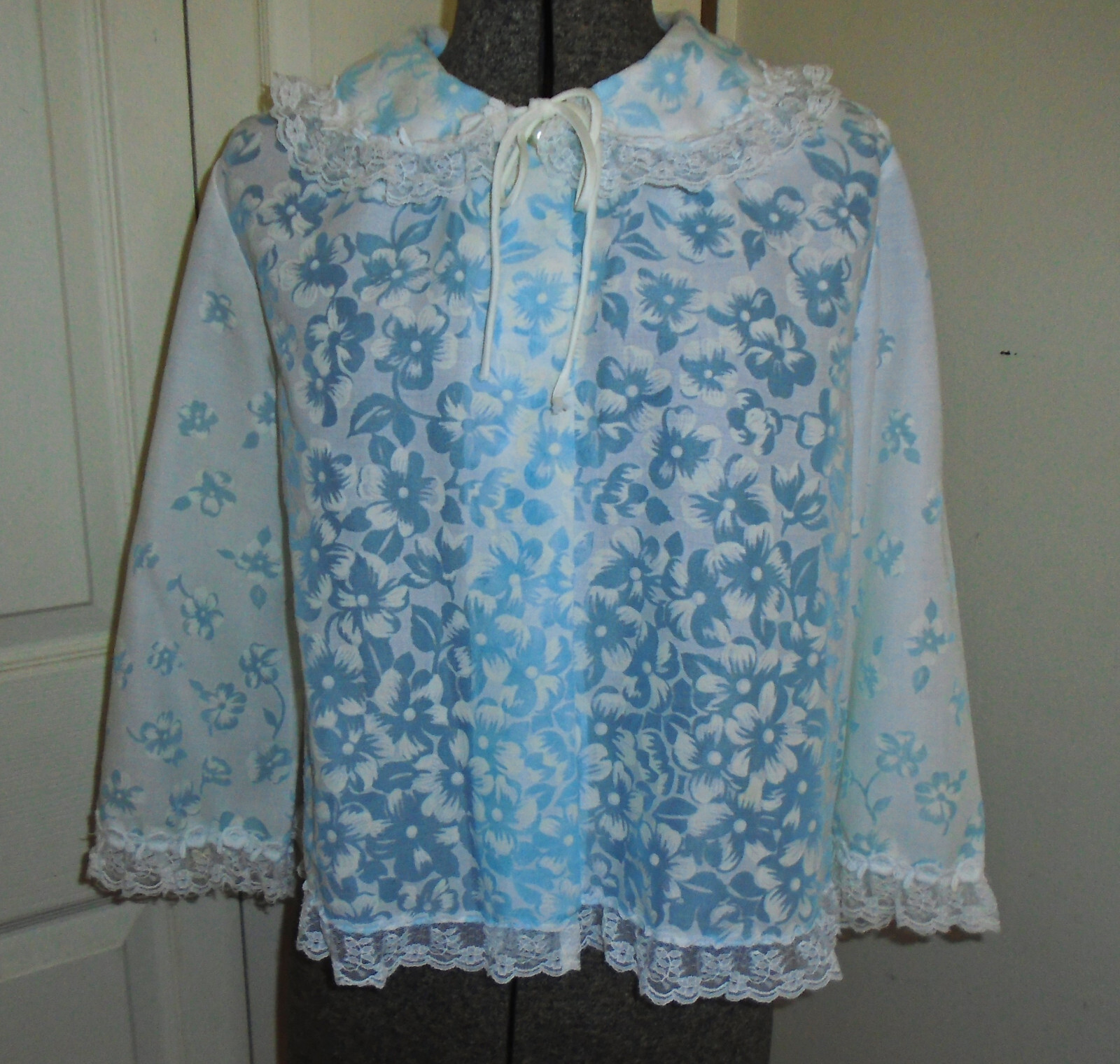 Ariel Bed Jacket Blue White Floral Sheer Vintage Made in the USA Size Small
