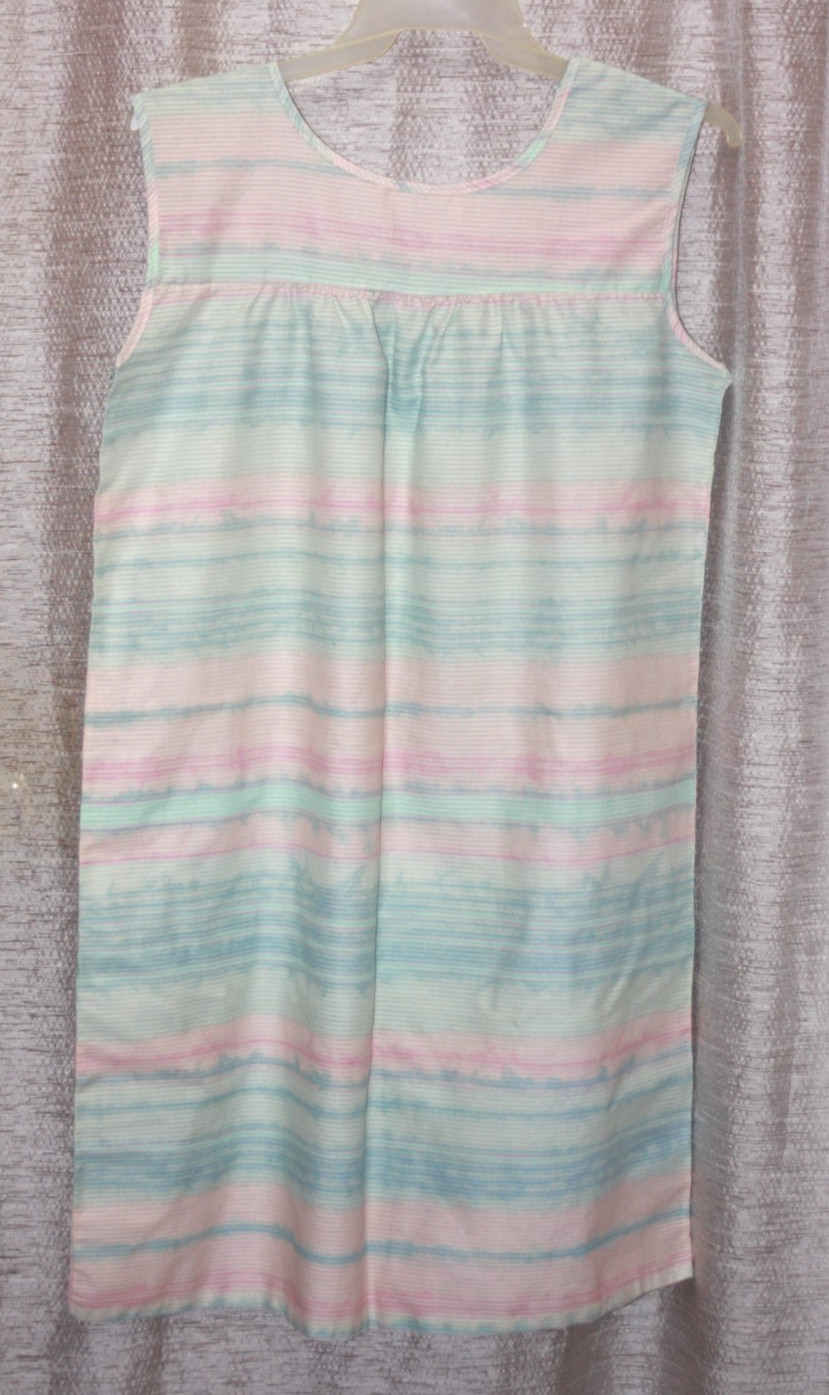 Women’s Muumuu Housedress Lounger Duster w 2 Pockets Vintage sz L 21.5″x39″ NWOT