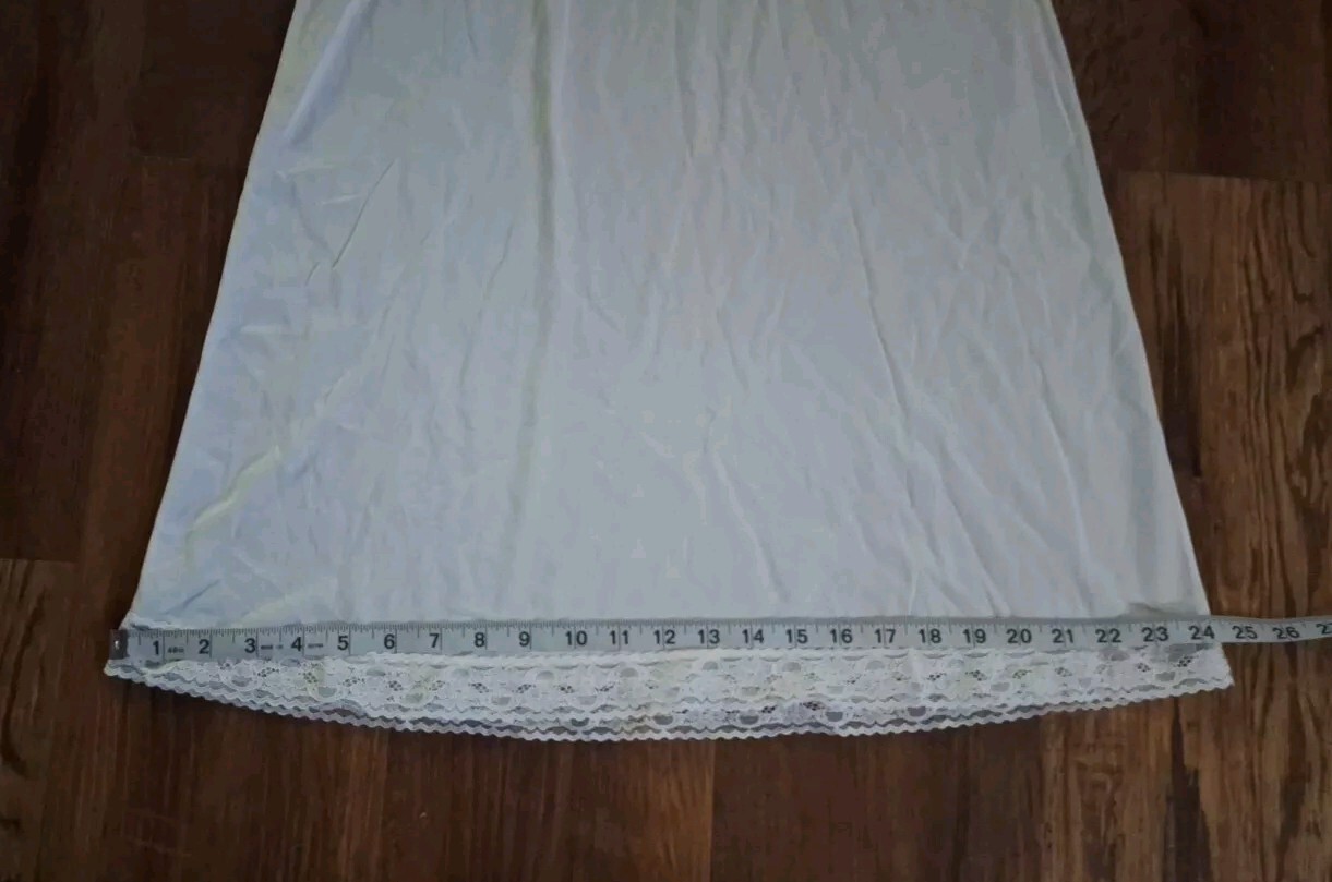 VANITY FAIR FULL SLIP WHITE STYLE 10-103 LACE TRIM SIZE 36 22″ / 42 MADE IN USA