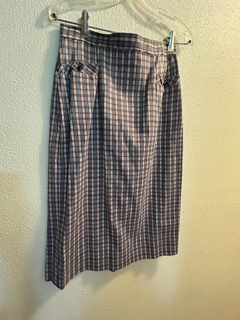 VINTAGE CHECK/PLAID STRAIGHT SKIRT, FRONT POCKETS, NO BRAND, 29″ WAIST. EUC!