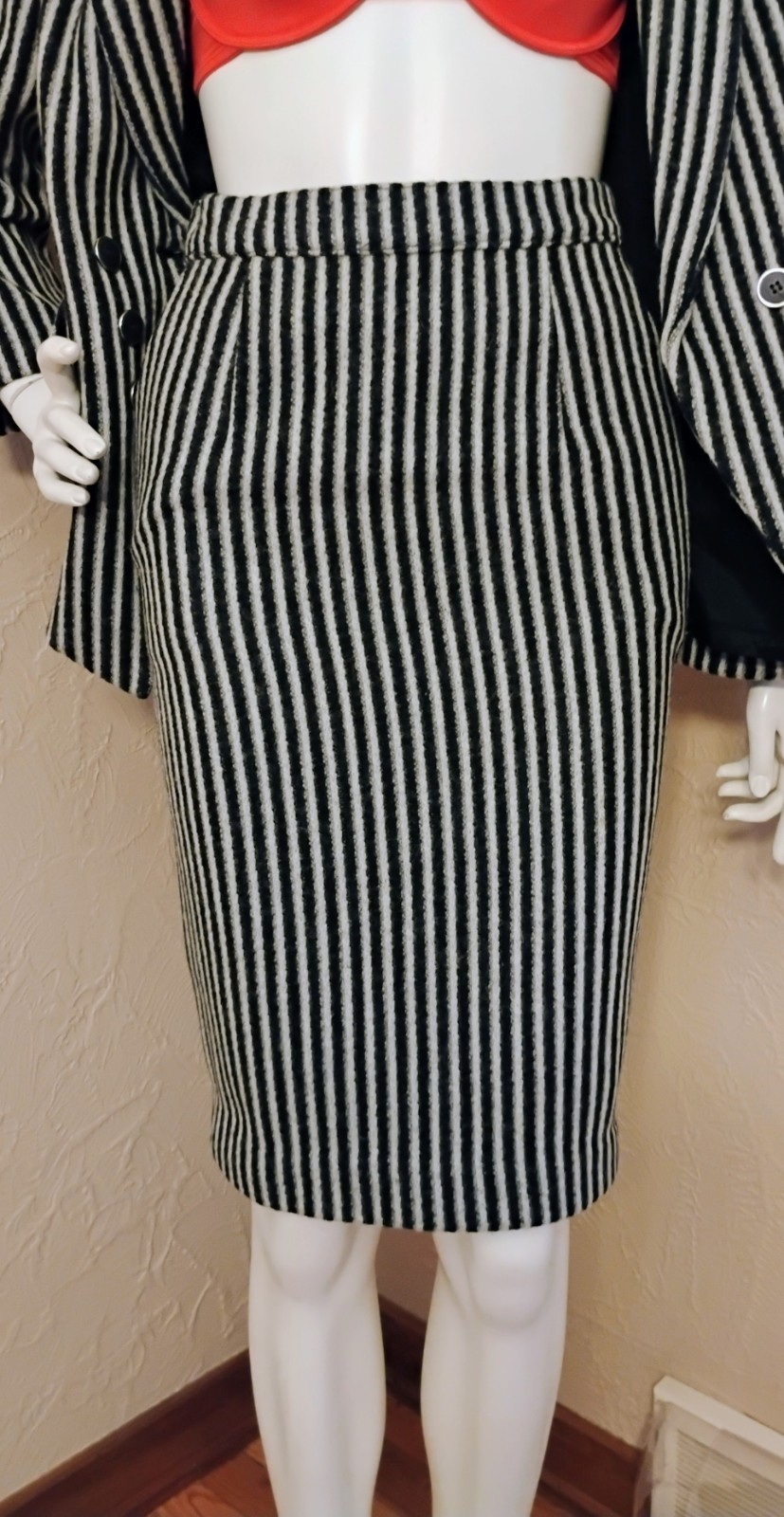 VTG 1980’s South Korean „Jayeonhee” Black & White Striped Wool Skirt Suit
