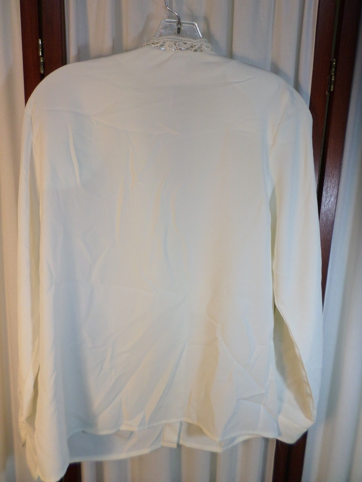 Vintage Christie & Jill Woman’s White Lace Long Sleeved Button Blouse-Size 10