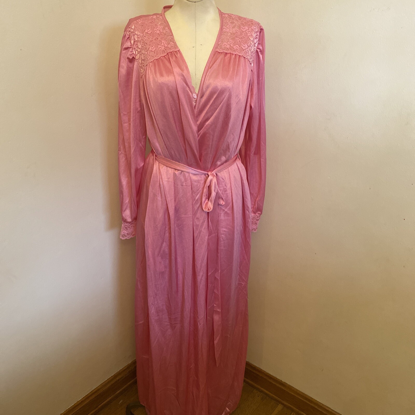 Vtg. Amoureuse Peignoir Set Pink Nightgown/Robe Size Medium Nylon