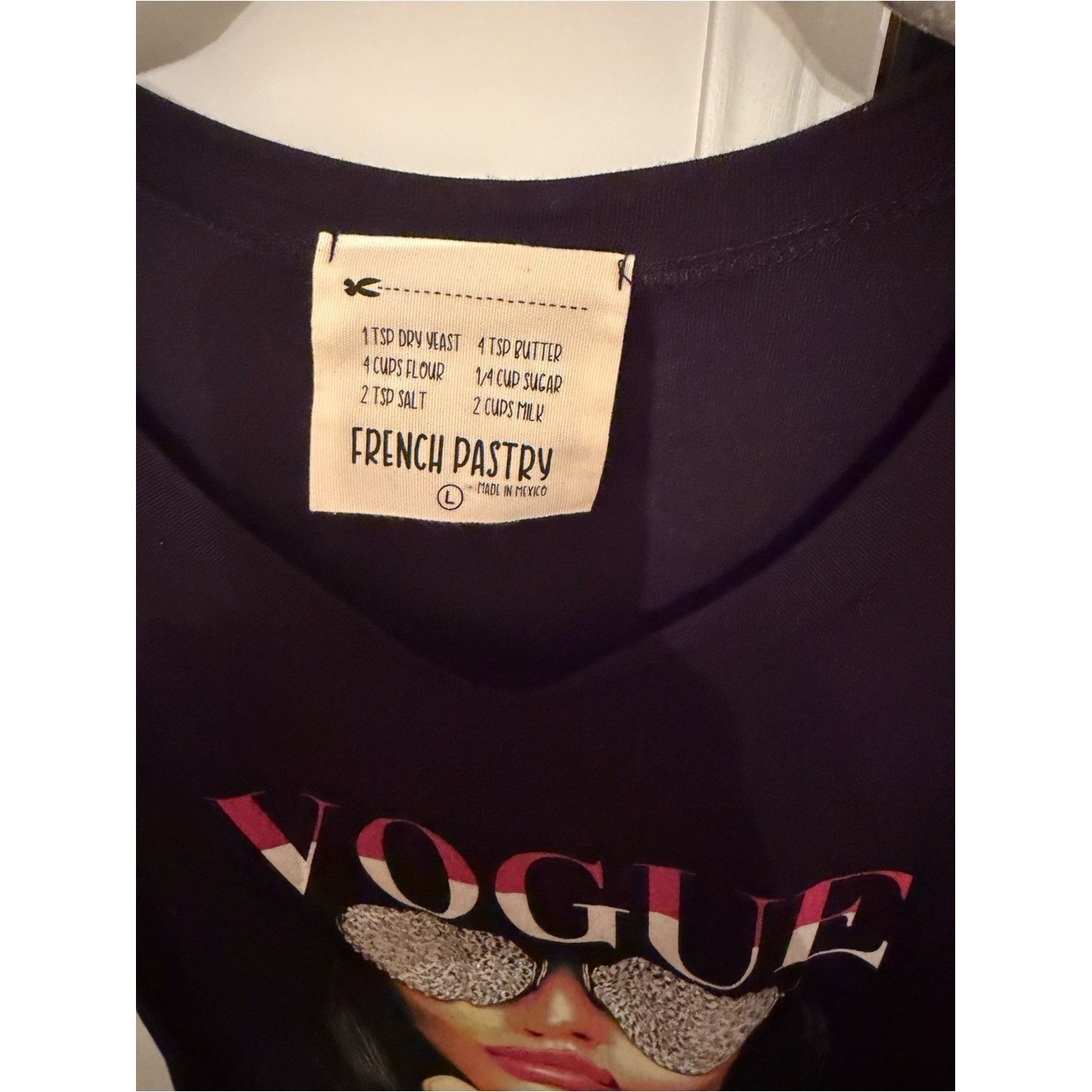 french pastry Black 'Vogue’ Graphic Puff-Sleeve Tee NWT Size LG