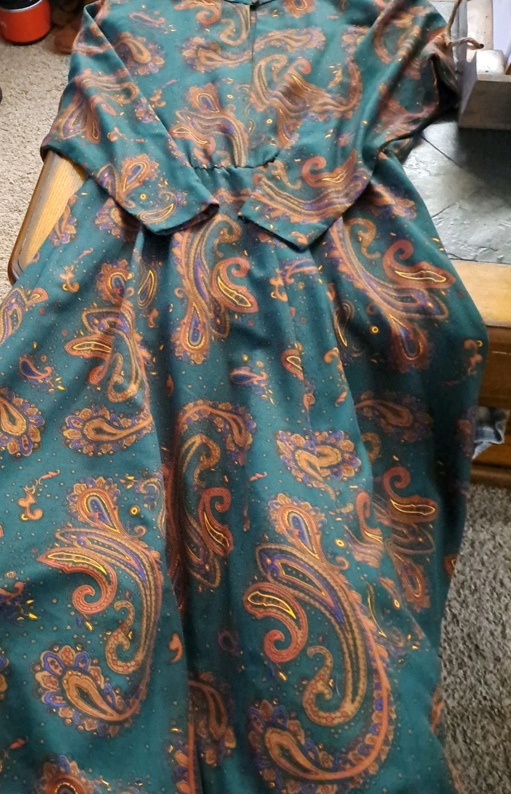 Vintage 1980-90’s Women’s Dress. Unbranded.Dolman Sleeve.Chest-22in.Waist-16in.