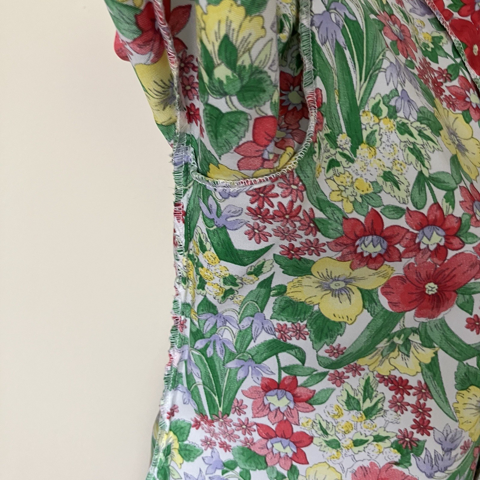 Vintage 60s/70s Mod Floral Button Down Blouse Size Med Women’s Long Sleeve