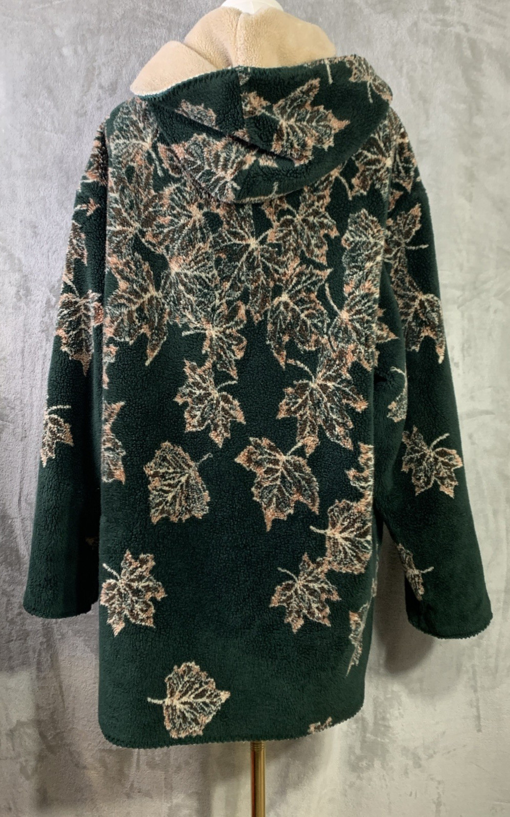 VTG Denali Reversible Fleece Coat Dark Grn Maple Leaves Tan Wood Toggle Buttons
