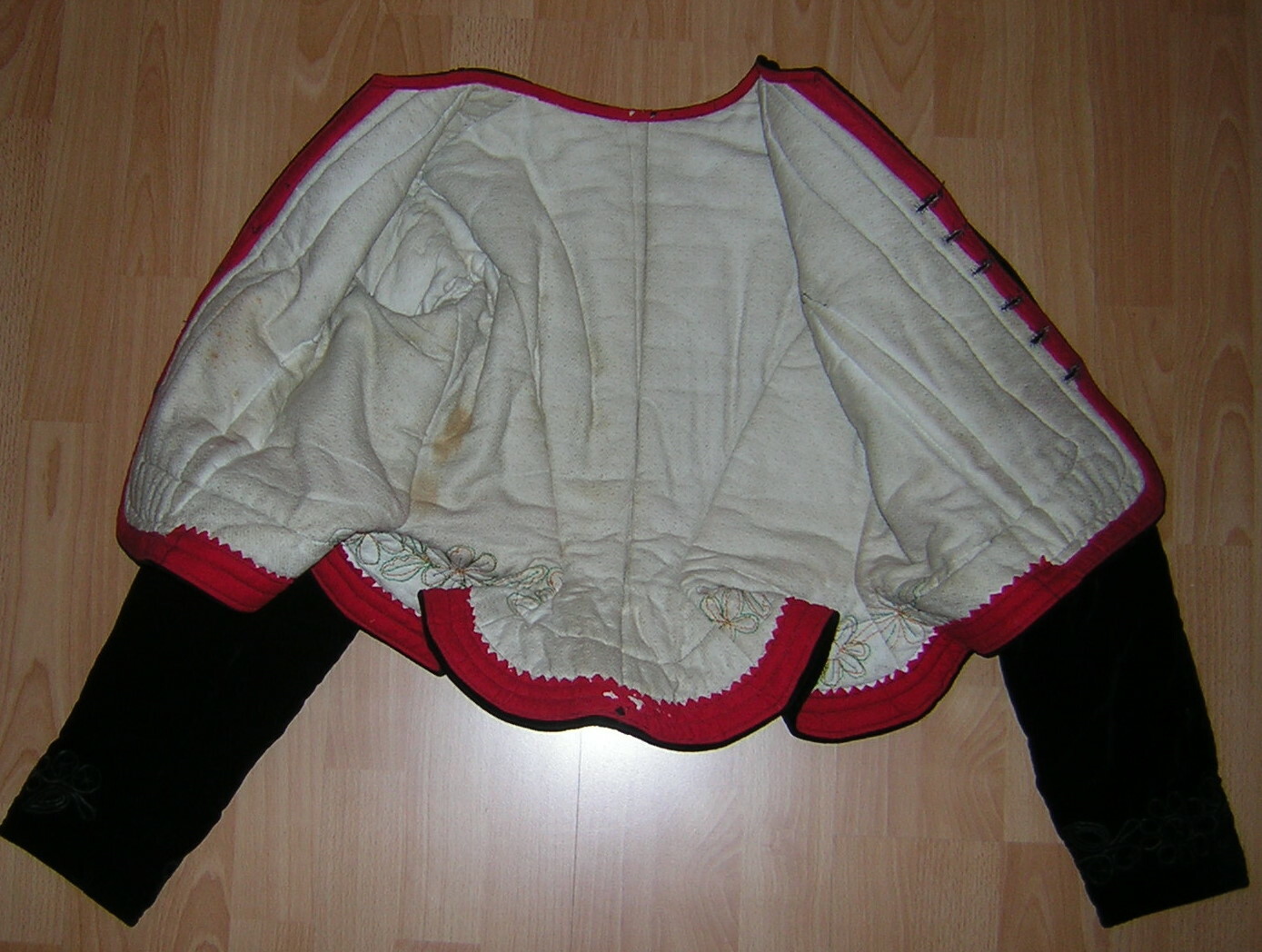 VINTAGE ANTIQUE CZECH WOMENS PEASANT FOLK COSTUME KROJ VELVET JACKET VICTORIAN