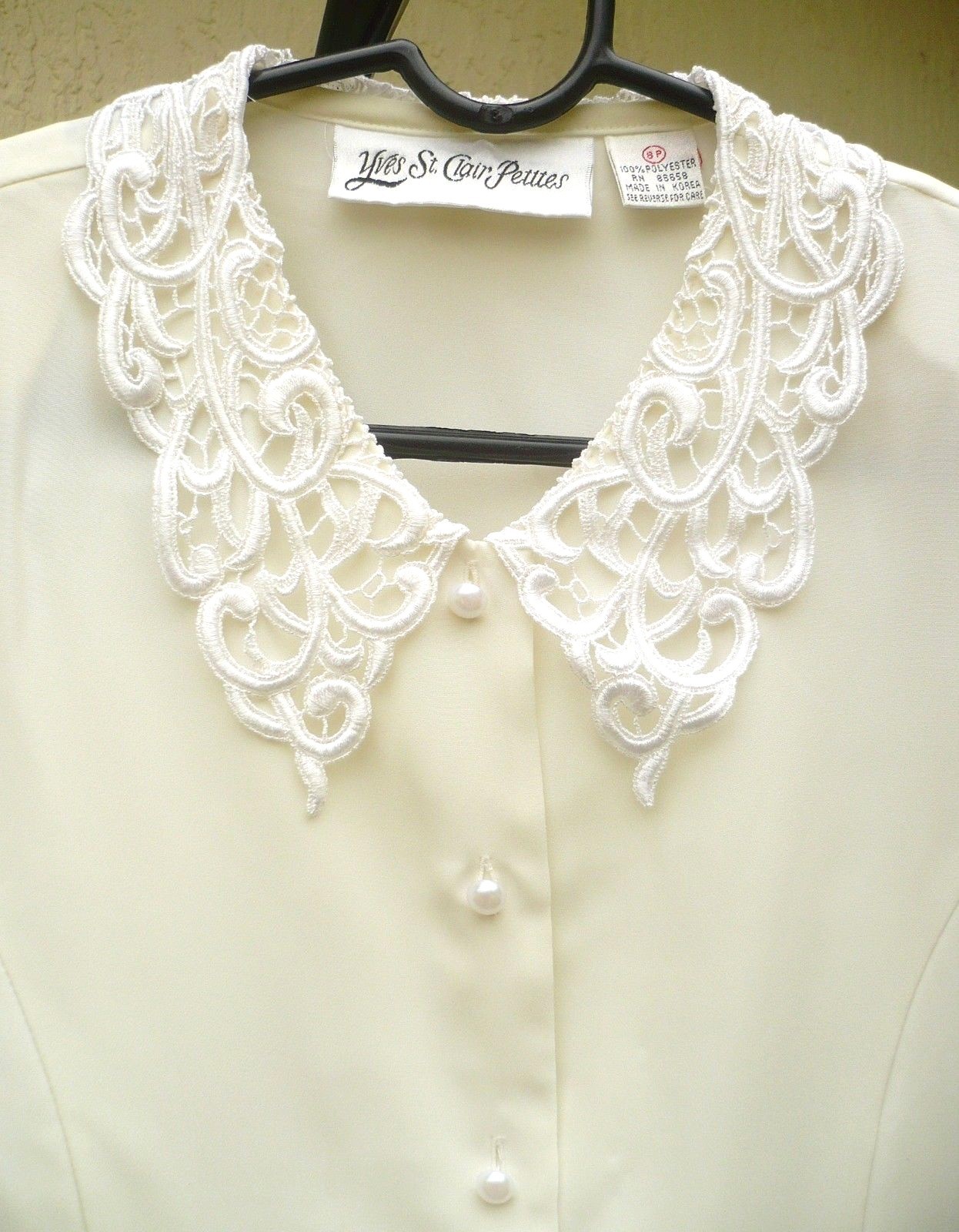 VTG 80S IVORY SATIN LACY PEARL CUTOUT LACE PETER PAN COLLAR BLOUSE S M P WOMEN