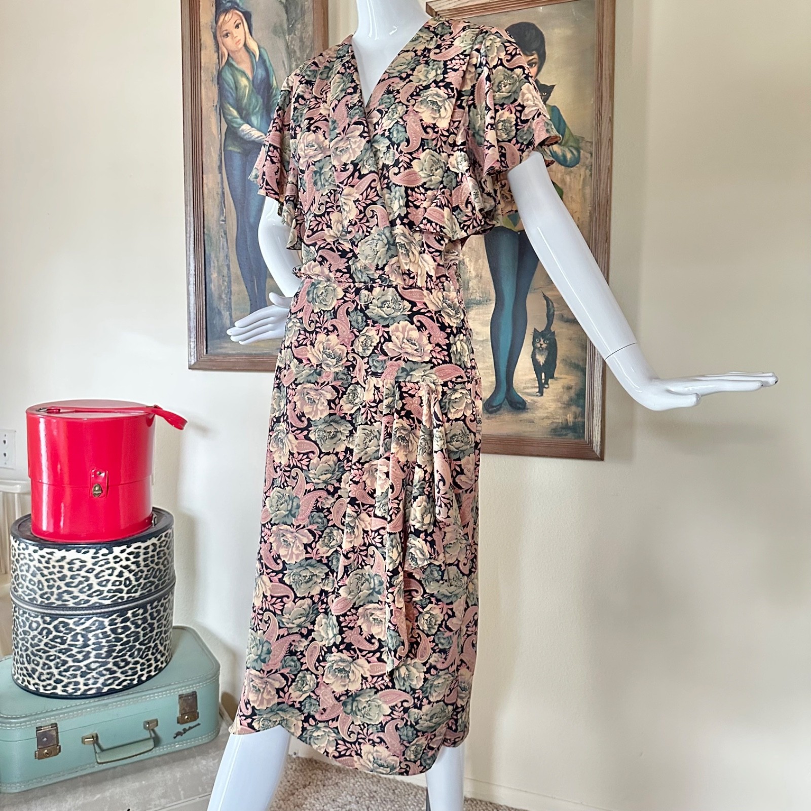 Vintage 80s doe 40s Romantic Femme Floral Draped Sash Wiggle Wrap Dress M