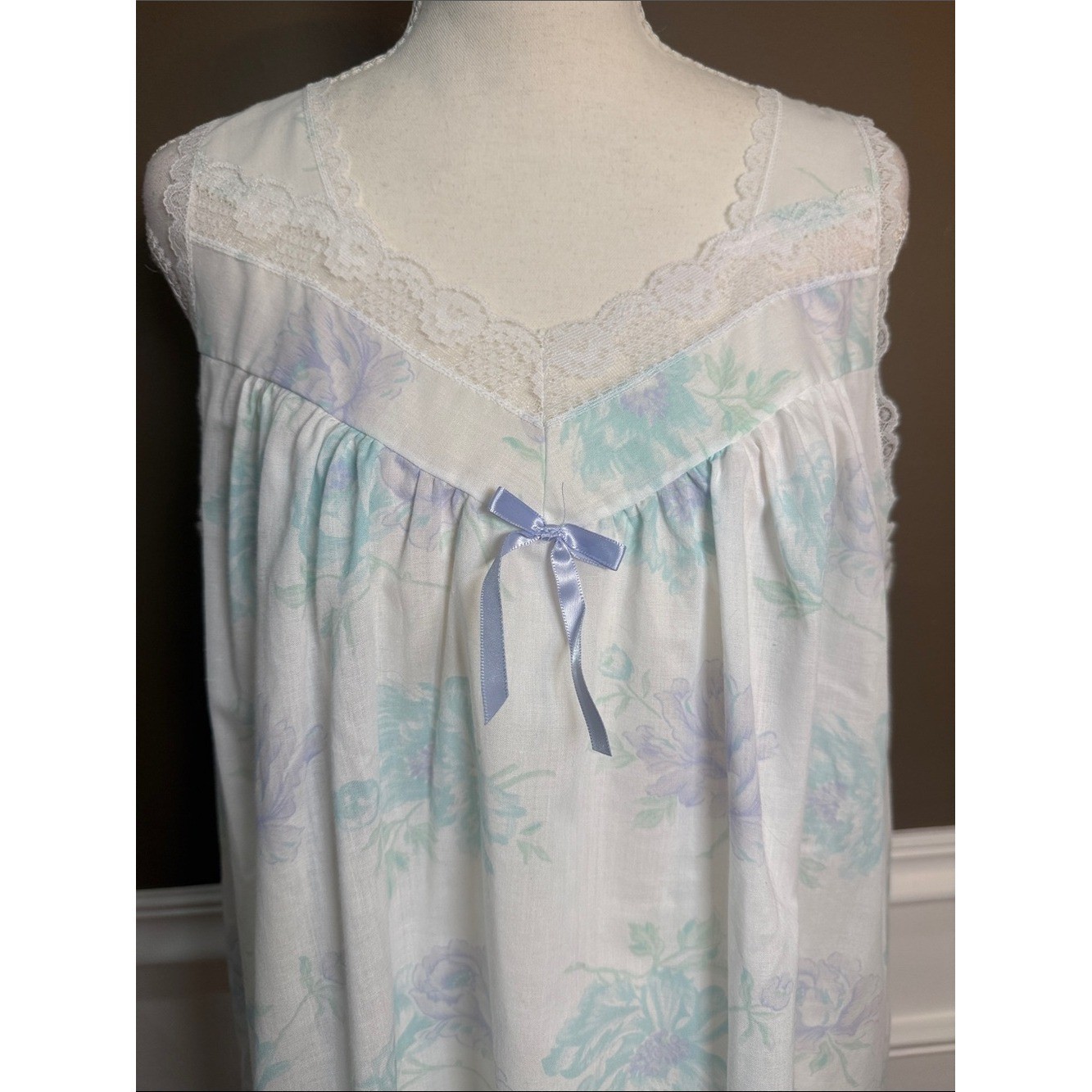Vintage Cachet Floral Lace Nightgown White Blue Purple Midi M/L
