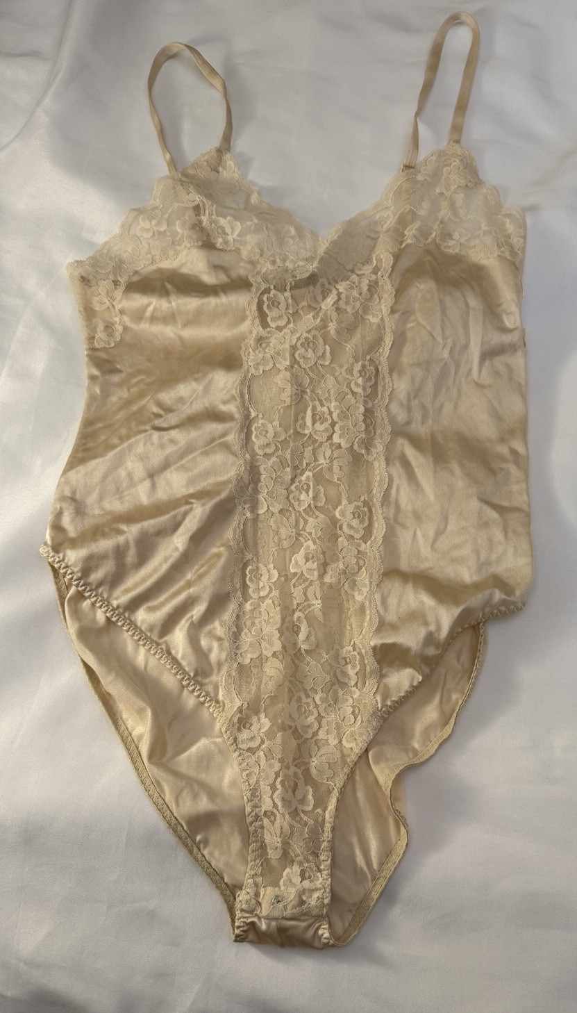 Vintage Bestform Nude Bodysuit Nylon Lace Size 34 Teddy Lingerie Snap Closure