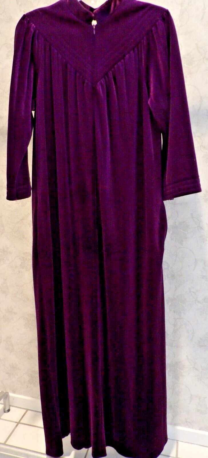LISANNE VELOUR ROBE DARK PURPLE MED/LARGE