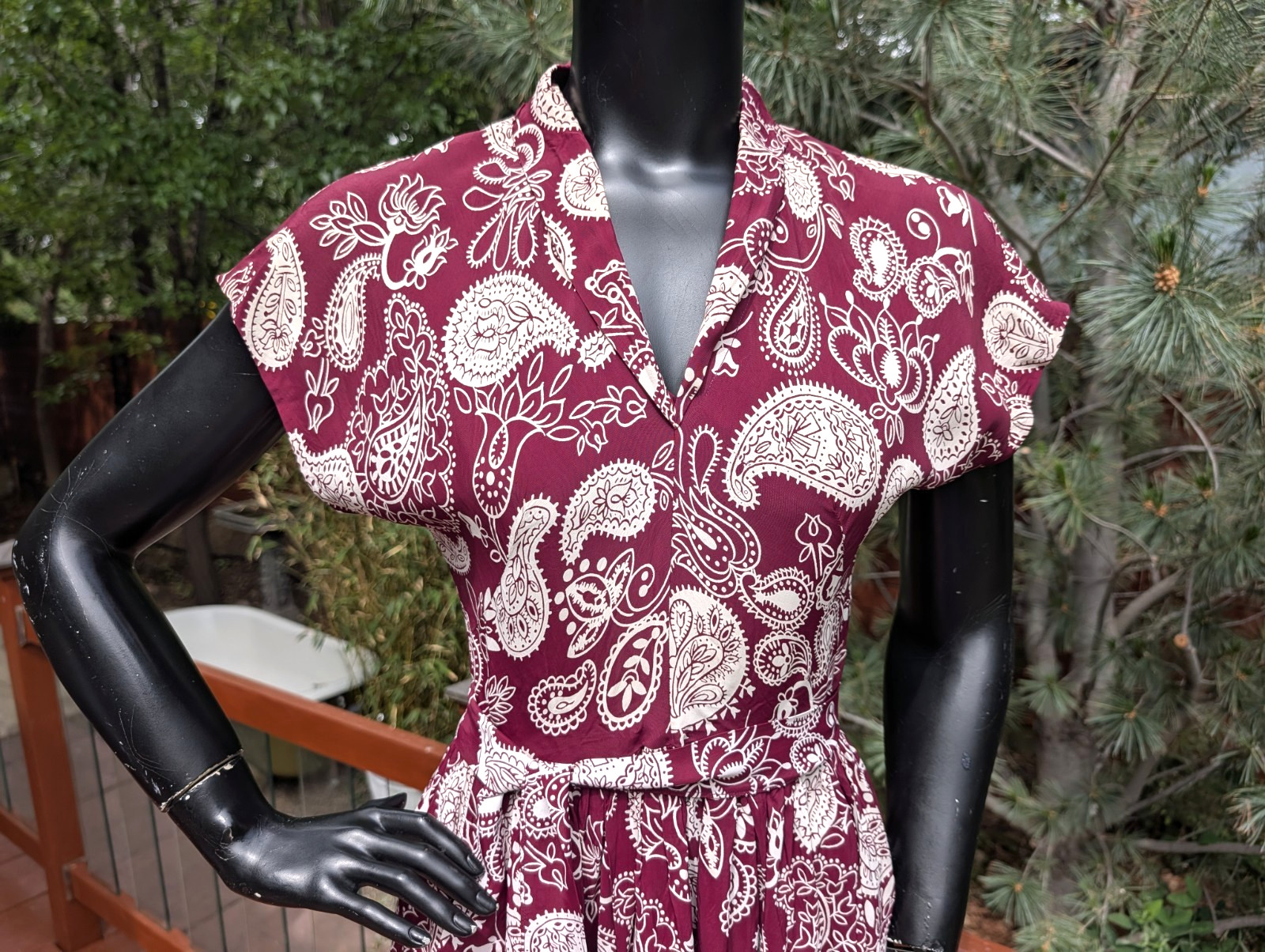 Vintage 40’s burgundy Rayon paisley print rockabilly dance dress w/ belt s xs