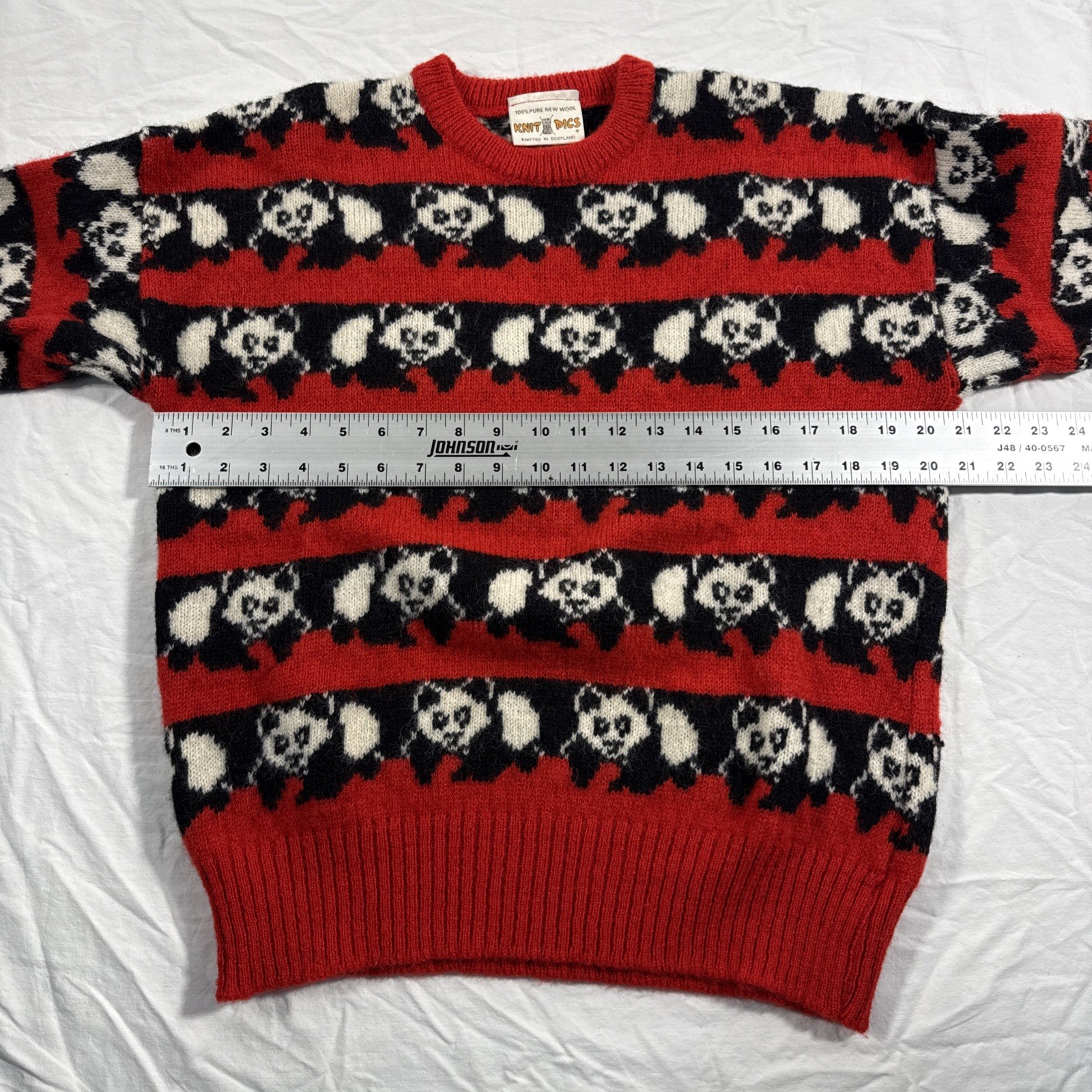 Vintage 1970s 100% Pure New Wool Knit Pics Panda Print Knit Sweater 42