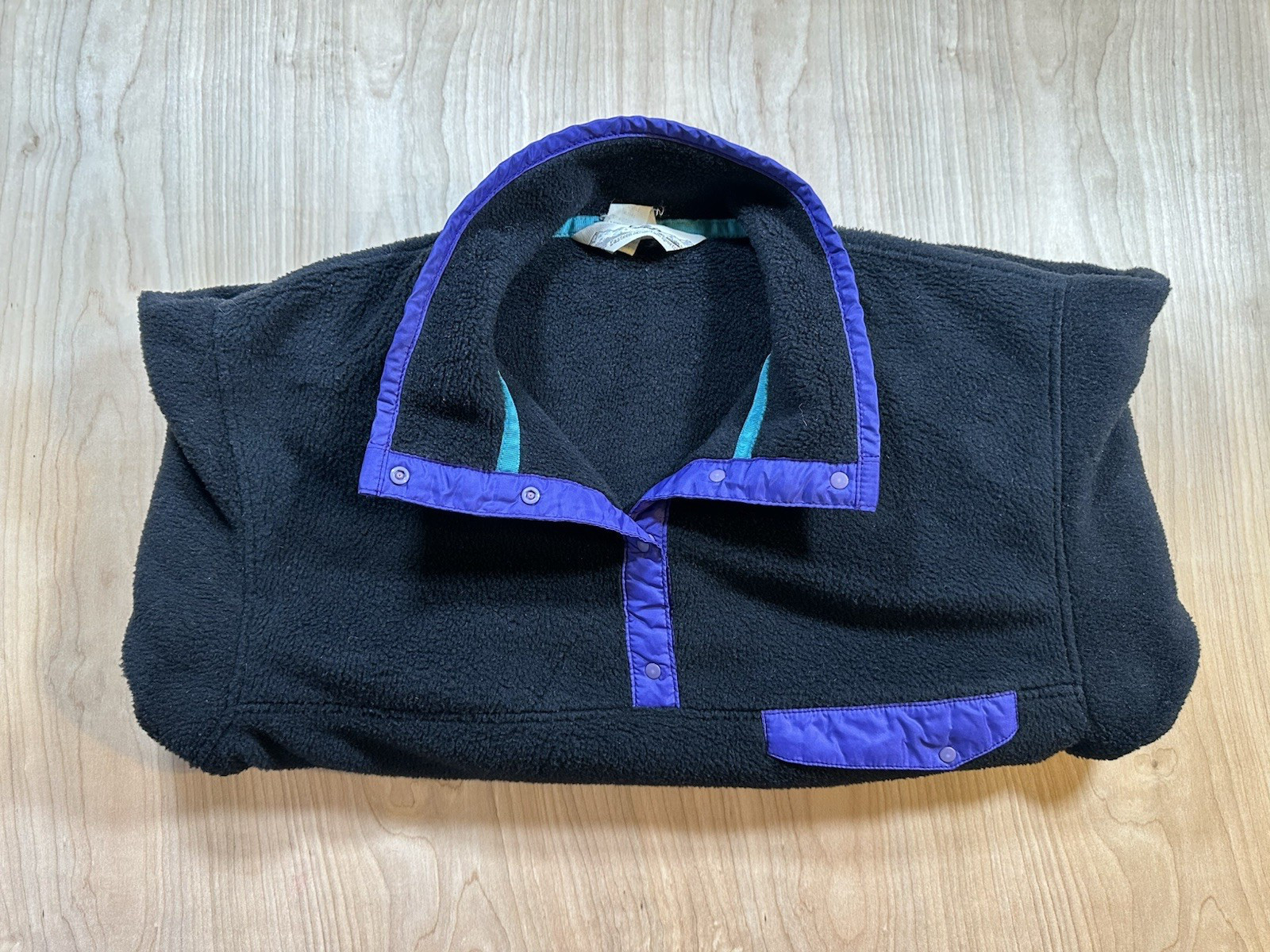 vintage 1980’s EASTERN MOUNTAIN SPORTS fleece pullover BLACK womans purple MED