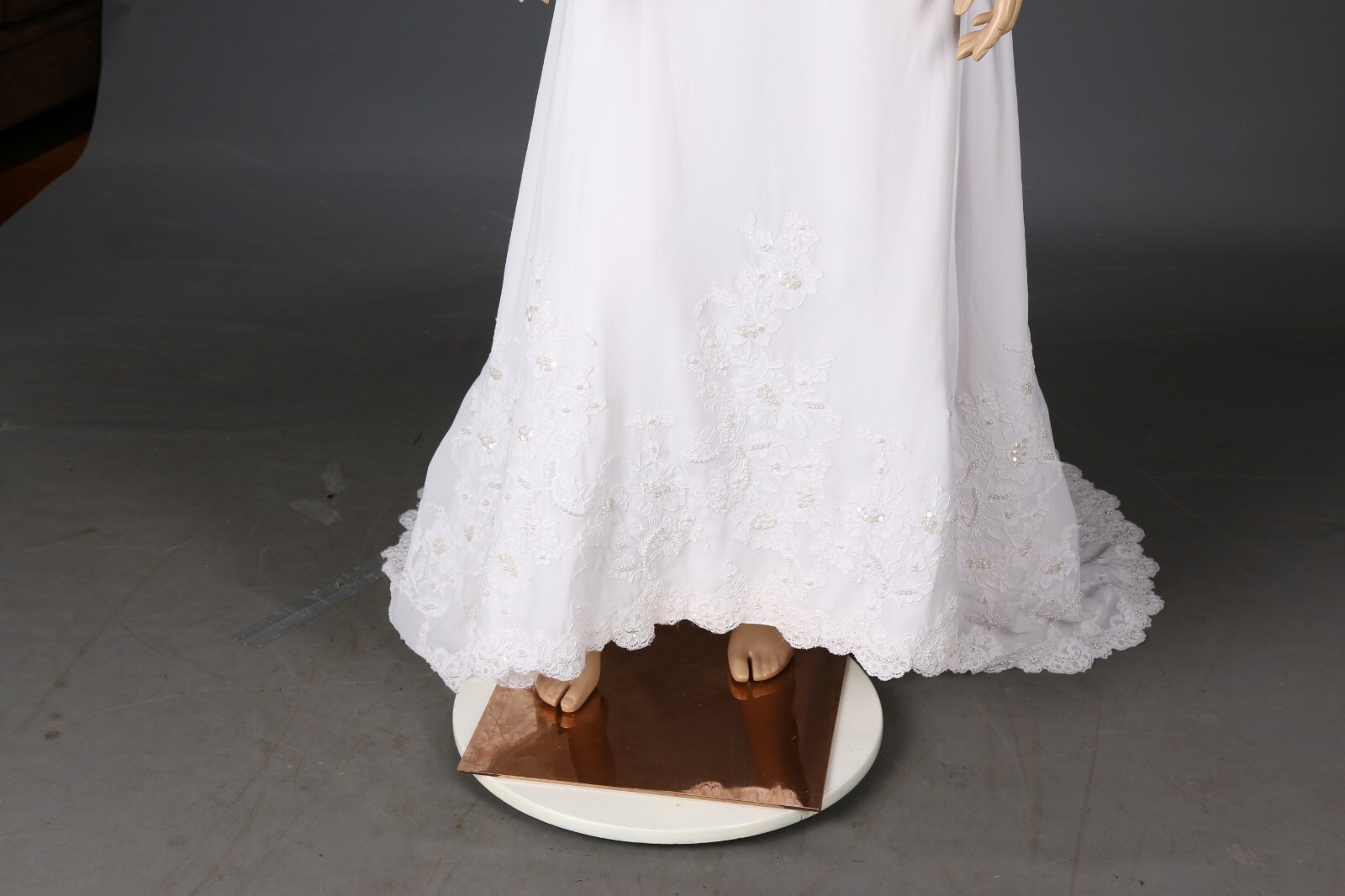 Gloria Vanderbilt Vintage 90s White Alencon Lace Modest Wedding Dress sz 4