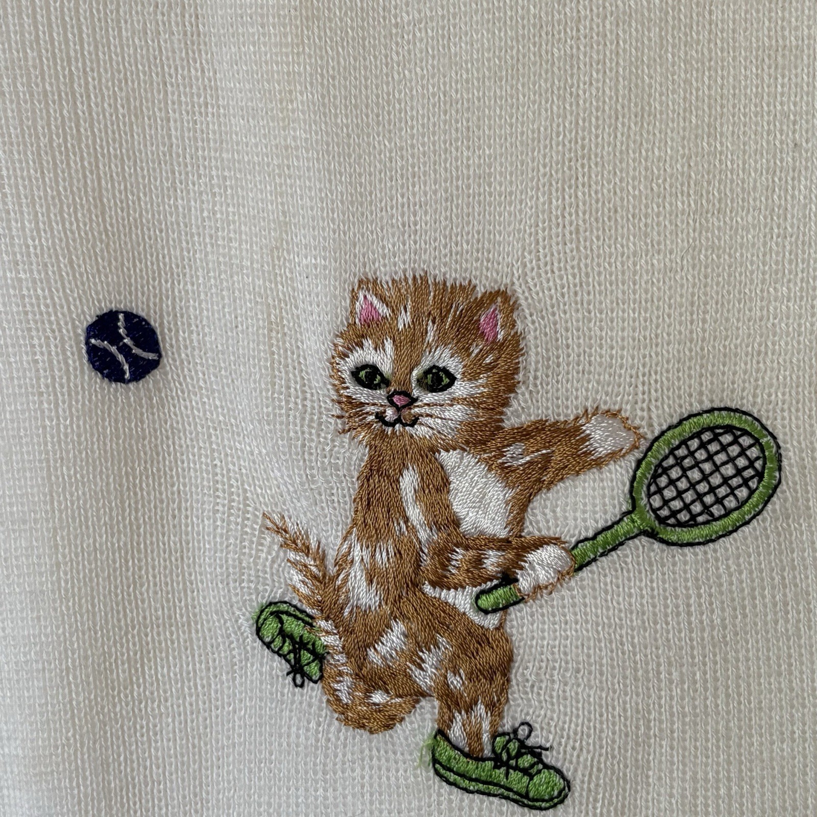 Cyn Les White Knit V-neck Sweater Embroidered Cats Kittens Tennis Size L Vintage