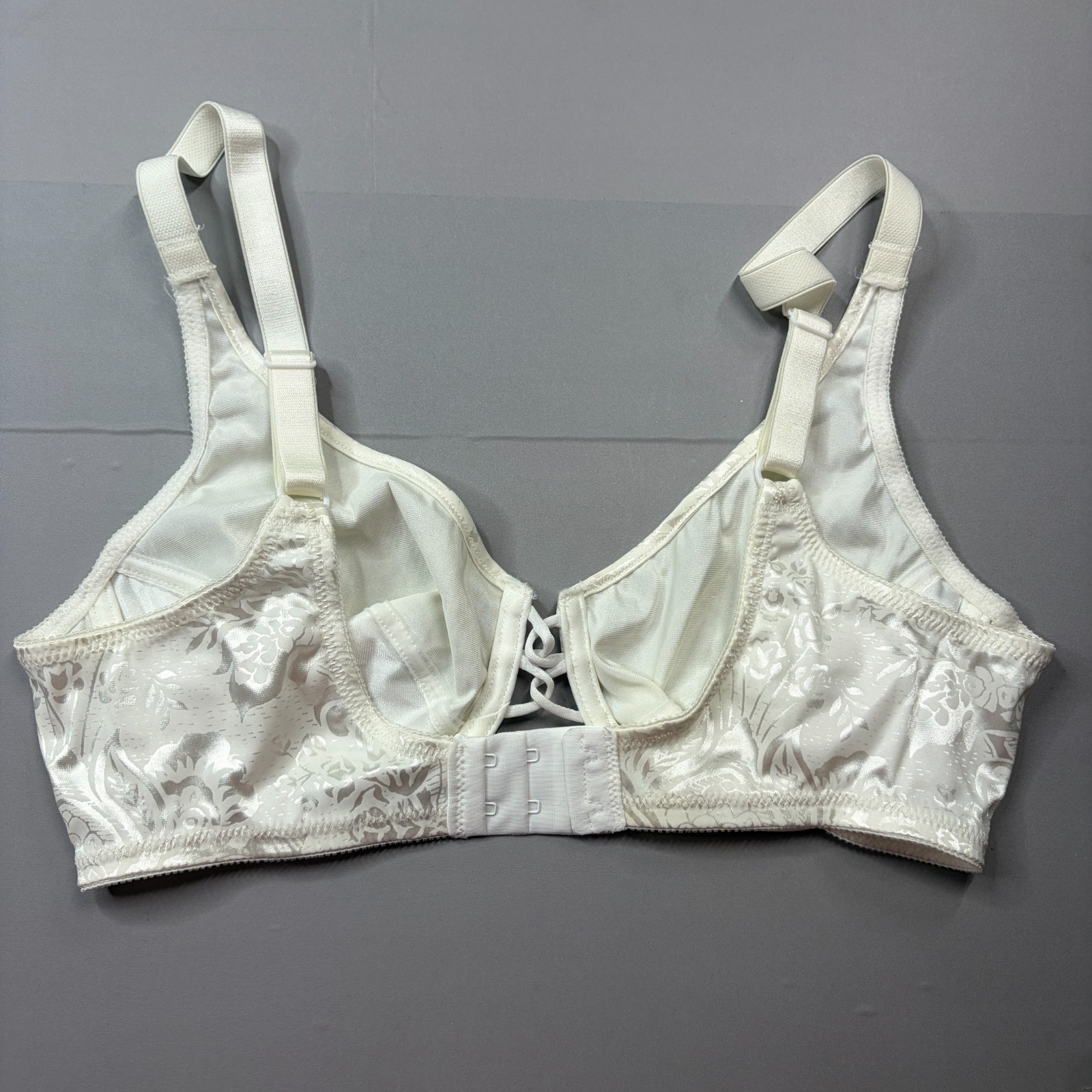 Vintage Vanity Fair Bra 36C Ivory Unlined Cup Underwire Adjustable 75-005