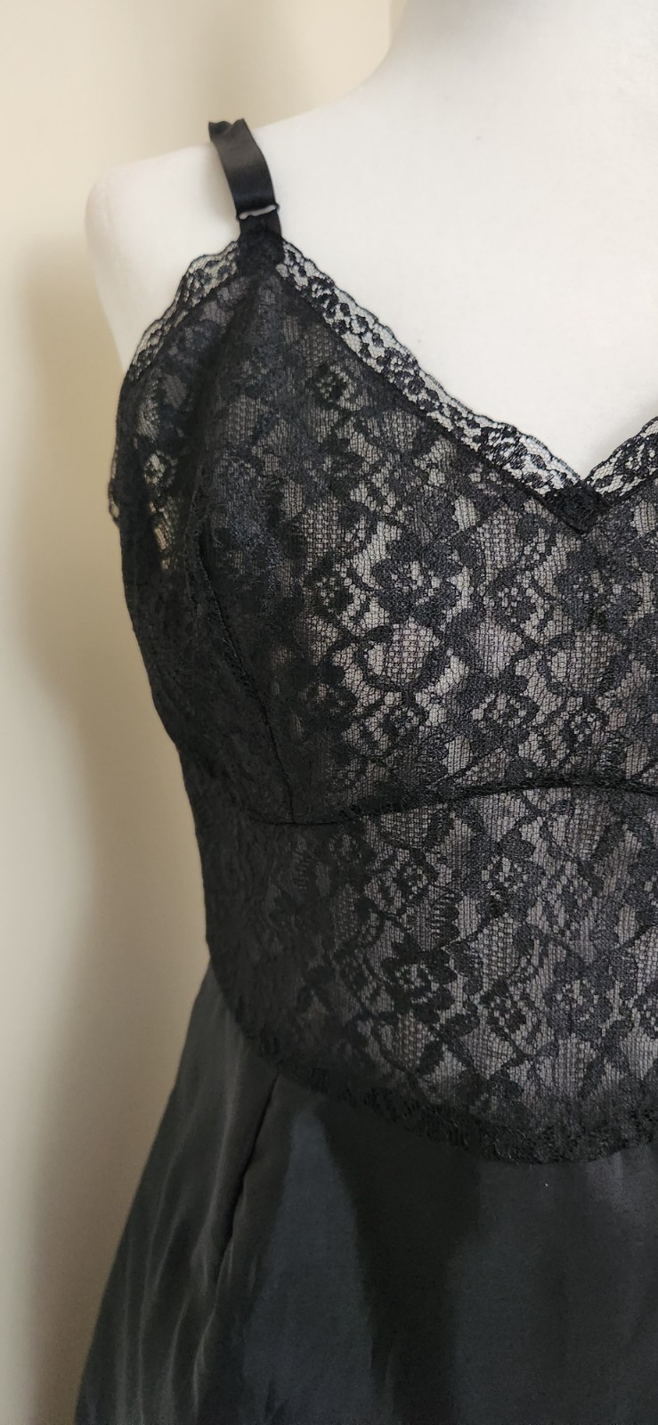 True vintage 1950s ST.MICHAEL black lace & nylon slip 38 B/28 W great condition