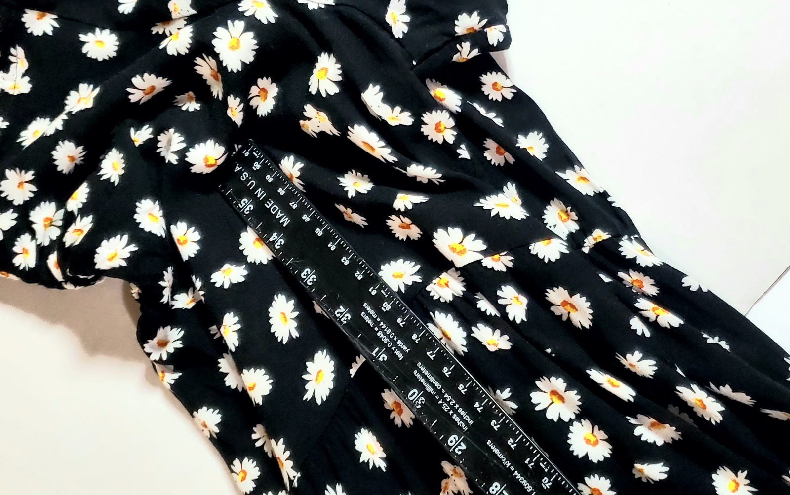 Mlle Gabrielle Women’s 1X Black Daisy Floral Ruched Midi Dress Puff Sleeves