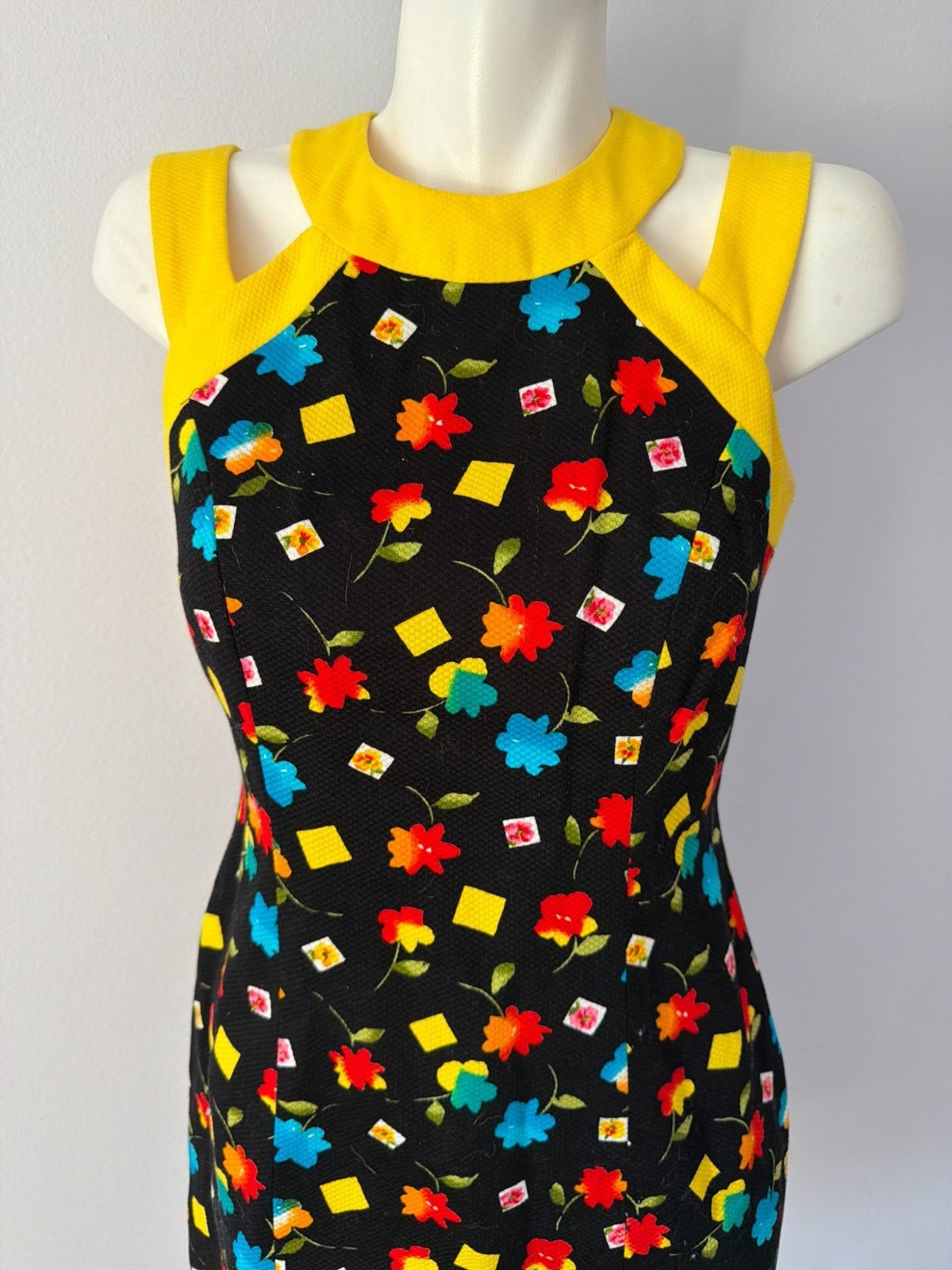 Vintage 90s Linda Segal Dress Floral Black Yellow Mod Cutout Mini Size 4 Pop Art