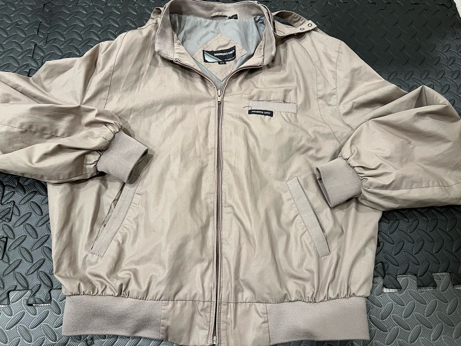 Vtg Members Only by Europe Craft Beige Bomber Jacket Boxy Cropped Sz 44 Medium