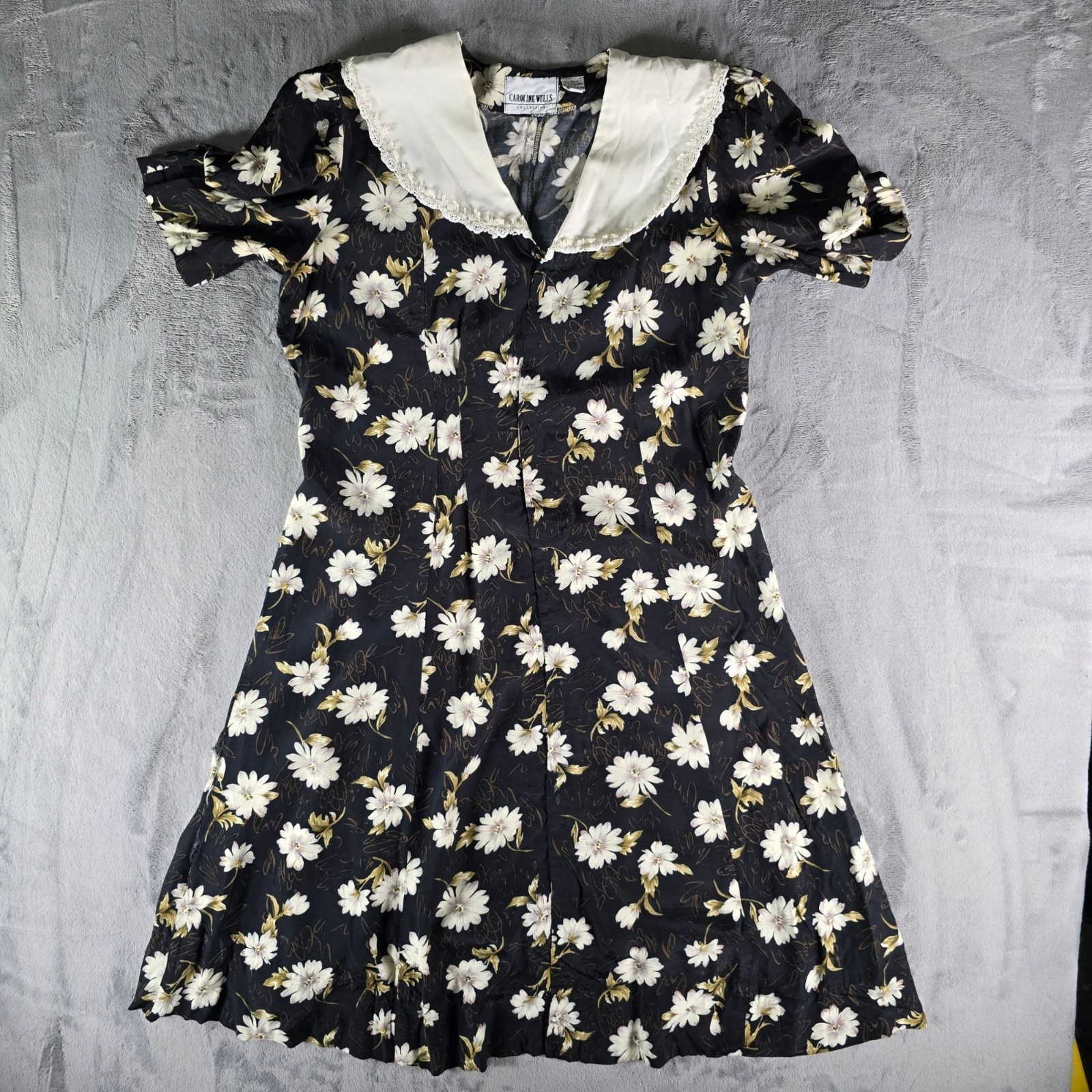 Vintage 1990s Caroline Wells Collection Pilgrim Collar Black Floral Dress (8/M)