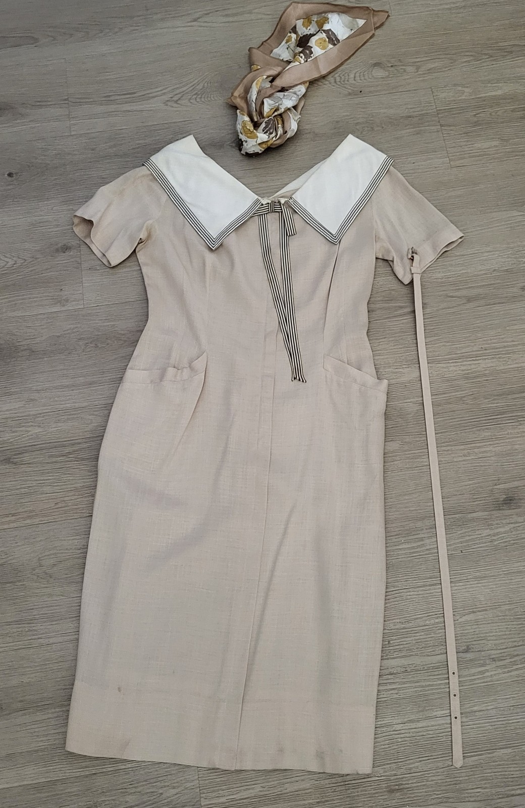 VTG Minx Modes Dress 60’s Beige Point Collar Pin Stripe Silk Scarf Retro