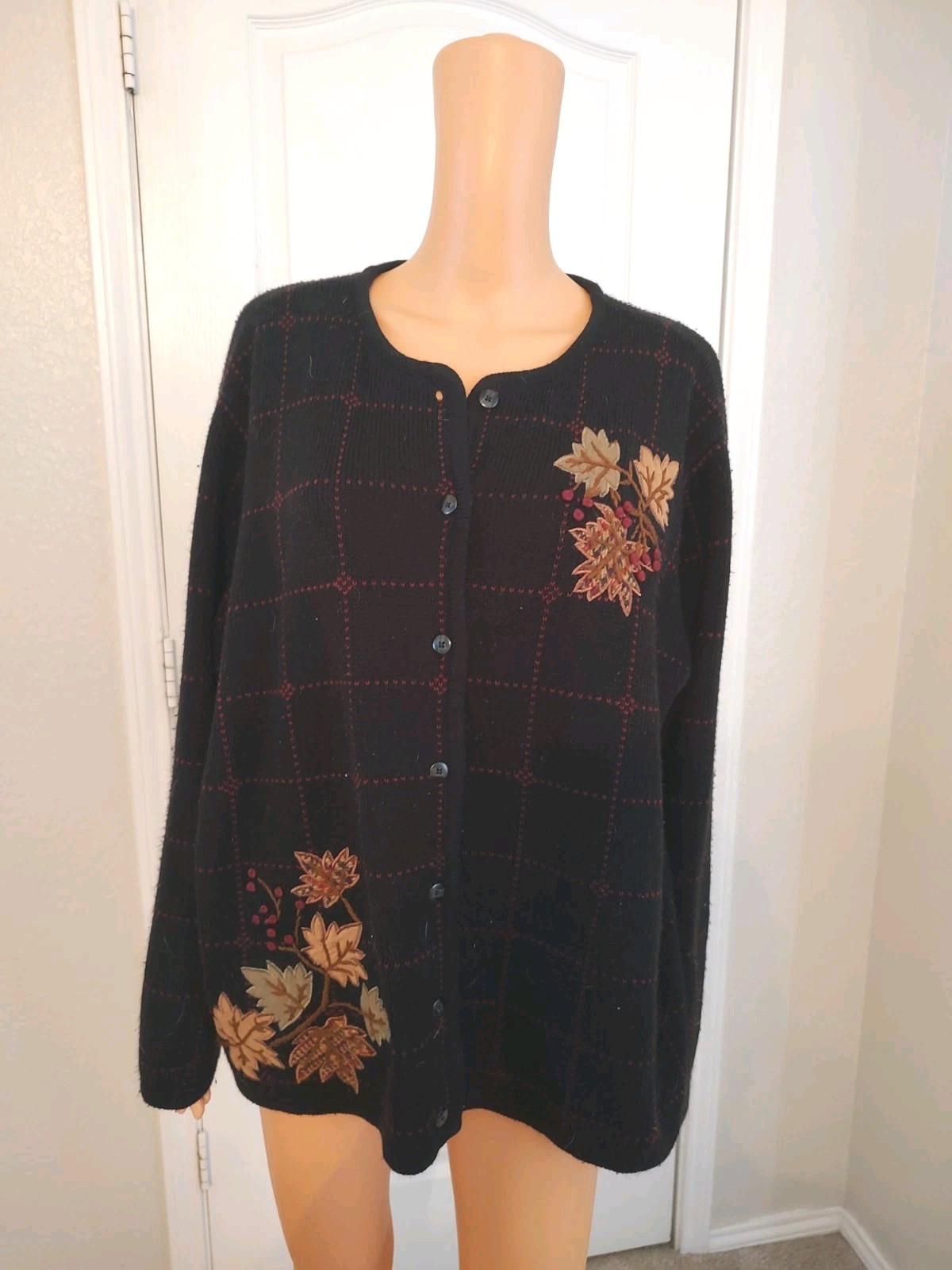 Vintage Black Cottagecore Cardigan Embroidered Fall Leaf Size 20/22W -P20