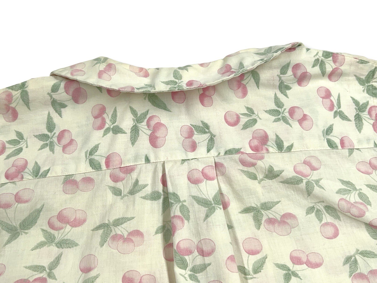 VINTAGE 1950S WOMENS LOOP COLLAR CHERRY PATTERN ALL OVER BUTTON UP 12